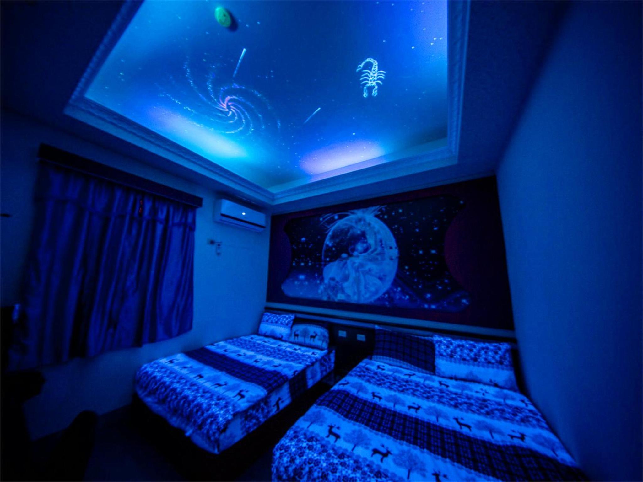 Quadruple Room with Private Bathroom photo 2