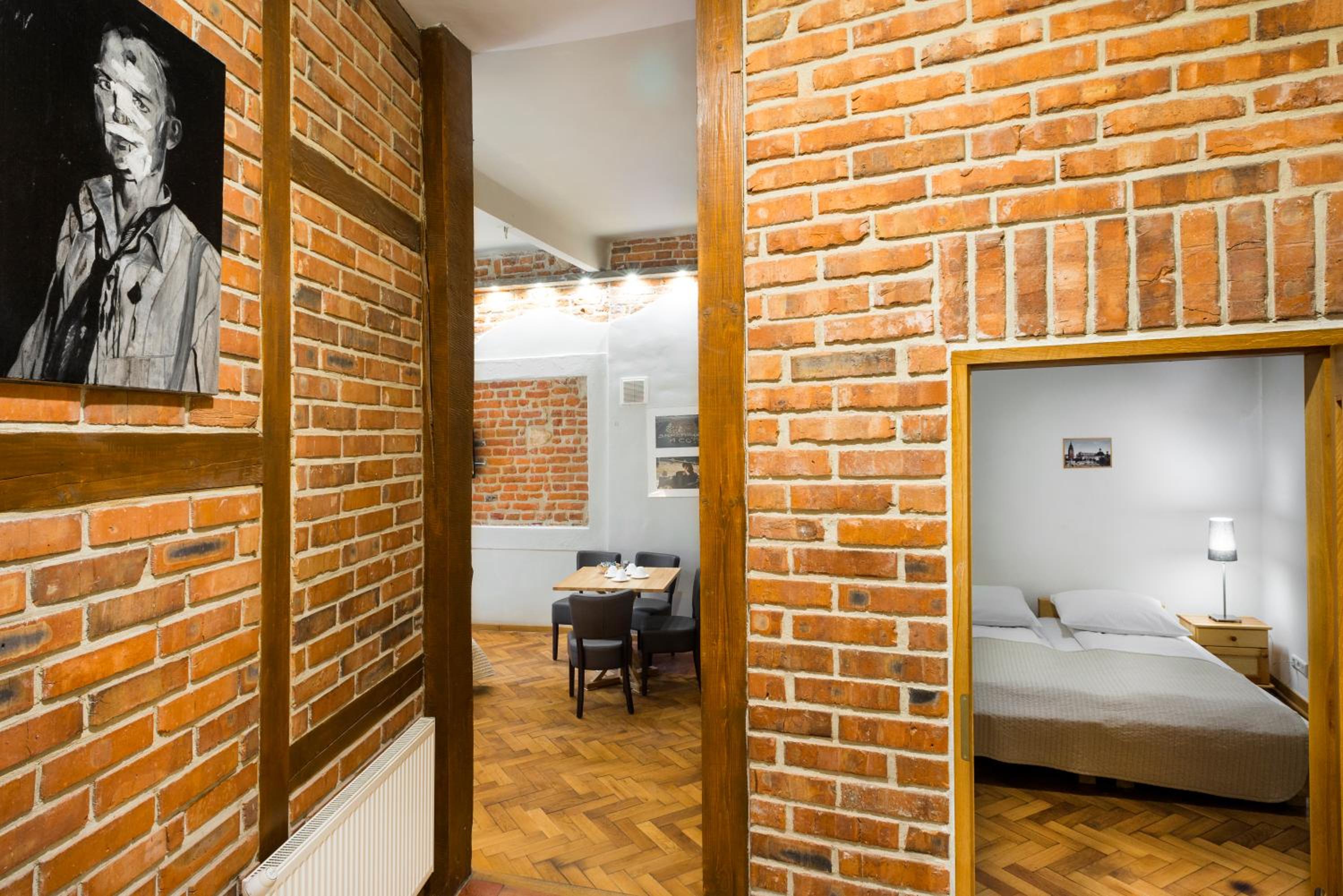 One-Bedroom Apartment - Photo 6