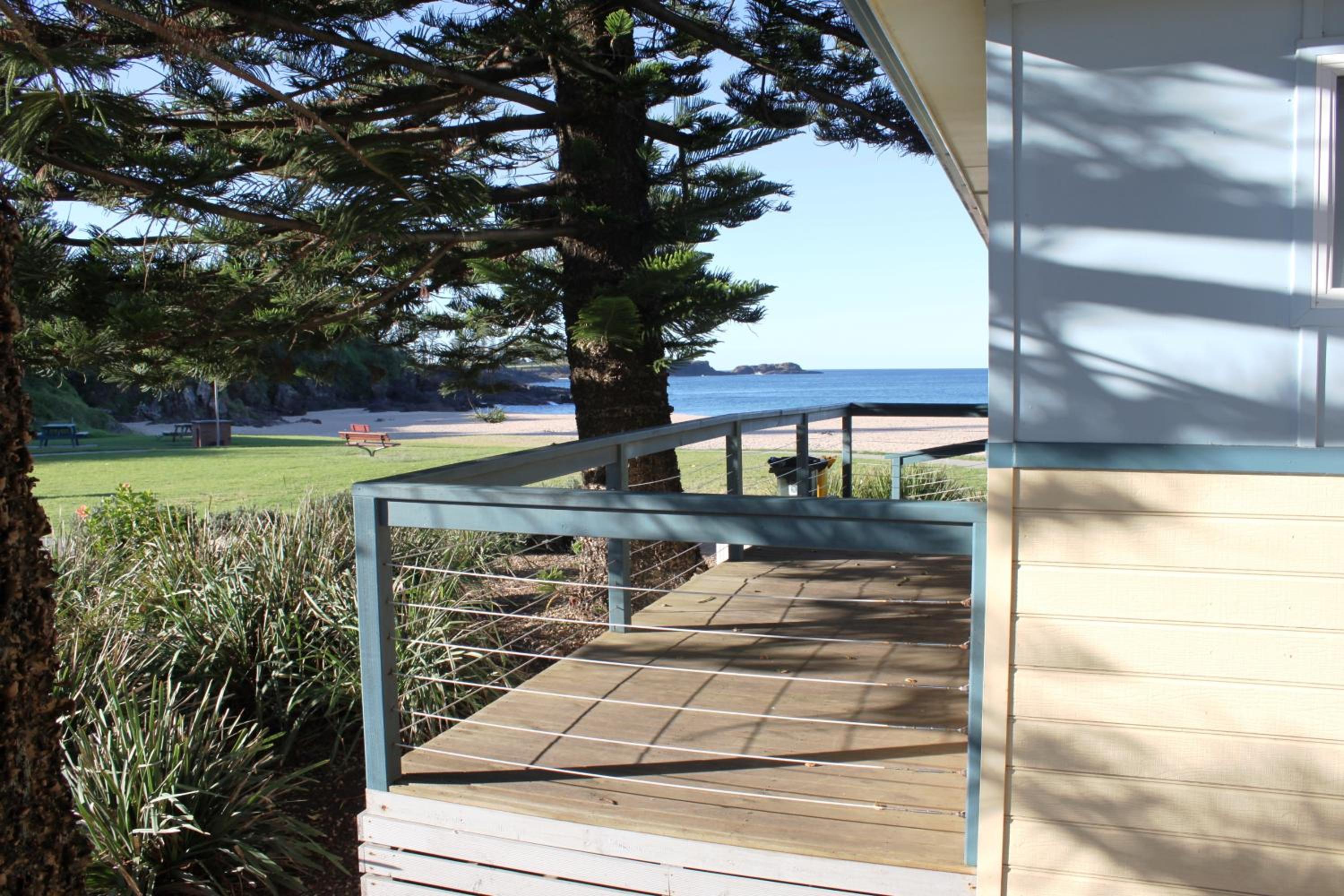 Two- Bedroom Cottage with Garden View- Disability Access photo 3