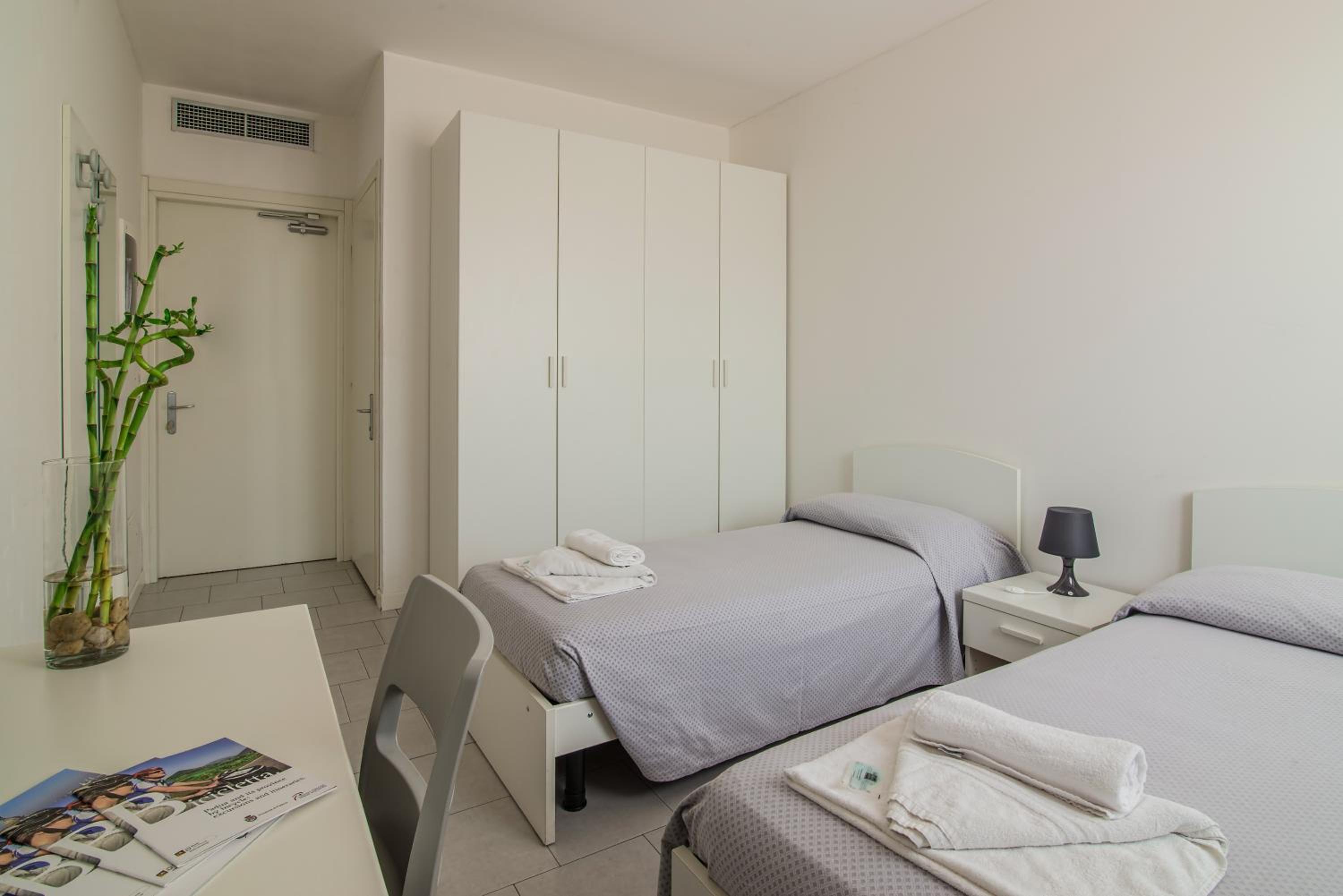 Twin Room - Photo 1