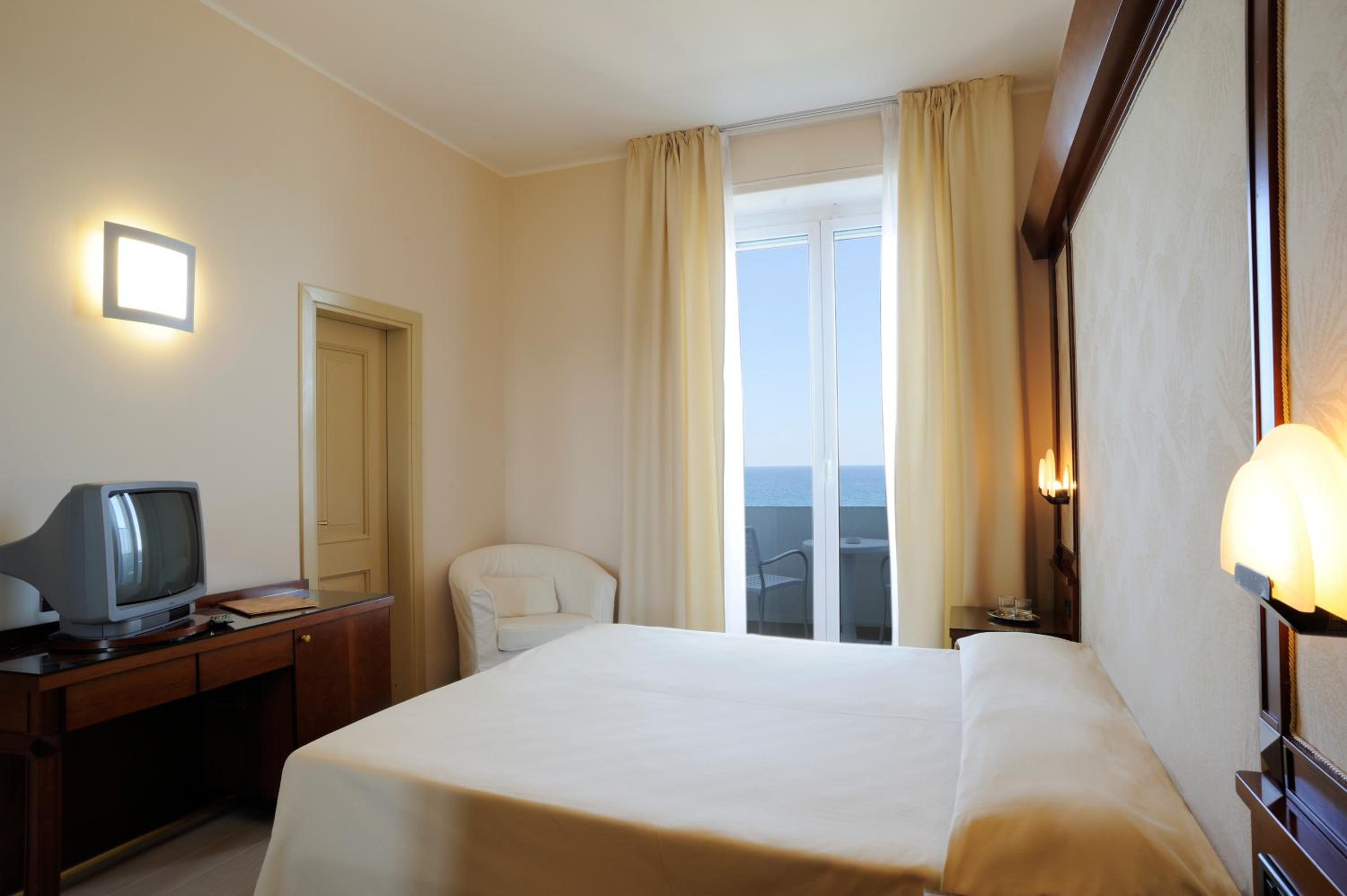 Deluxe Double Room 3°-4° floor Sea View - Photo 4
