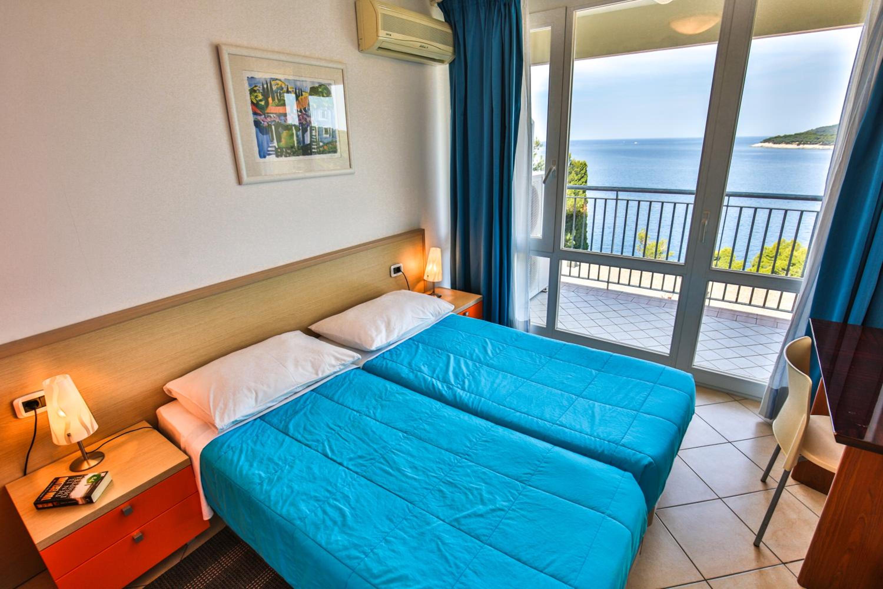 Two-Bedroom Apartment with Sea View photo 3