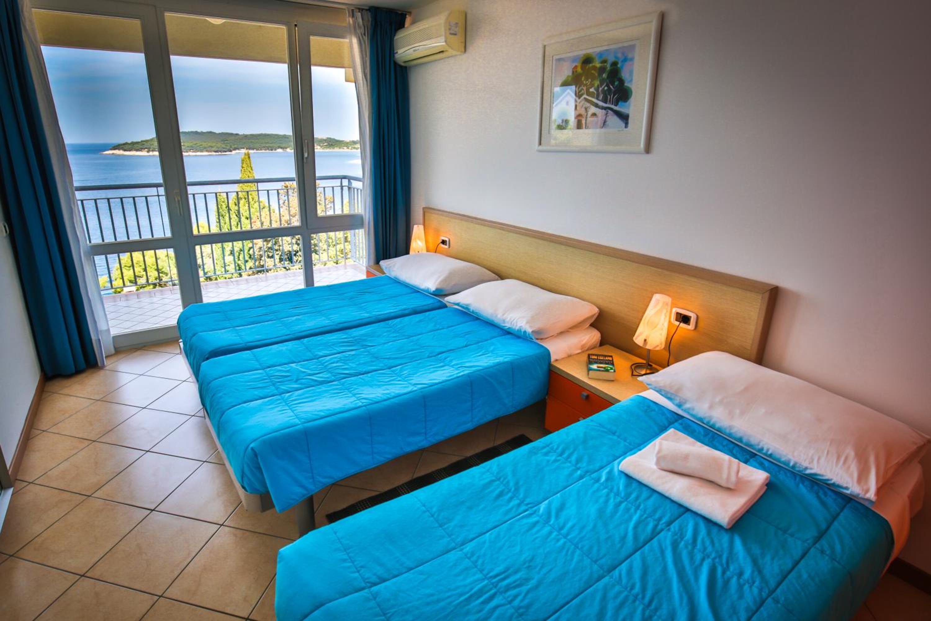 One-Bedroom Apartment with Balcony and Sea View (5 Adults) photo 1