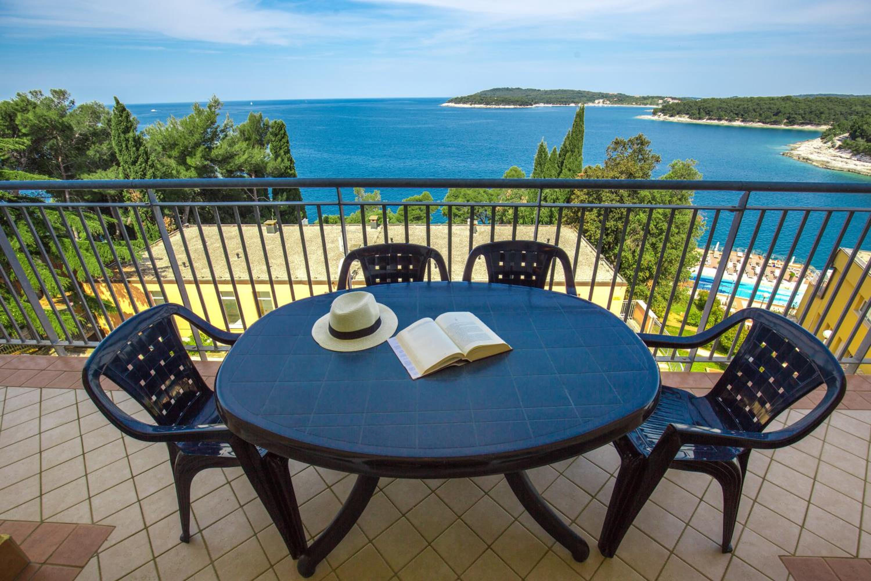 Two-Bedroom Apartment with Sea View photo 2