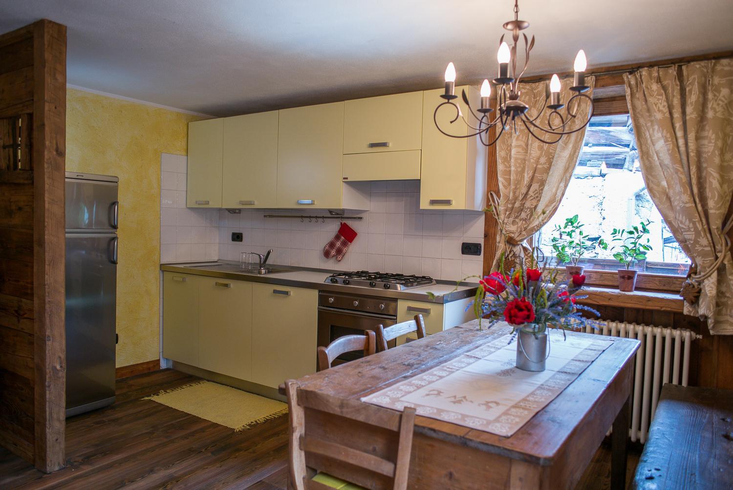 Apartment with Mountain View - Photo 8
