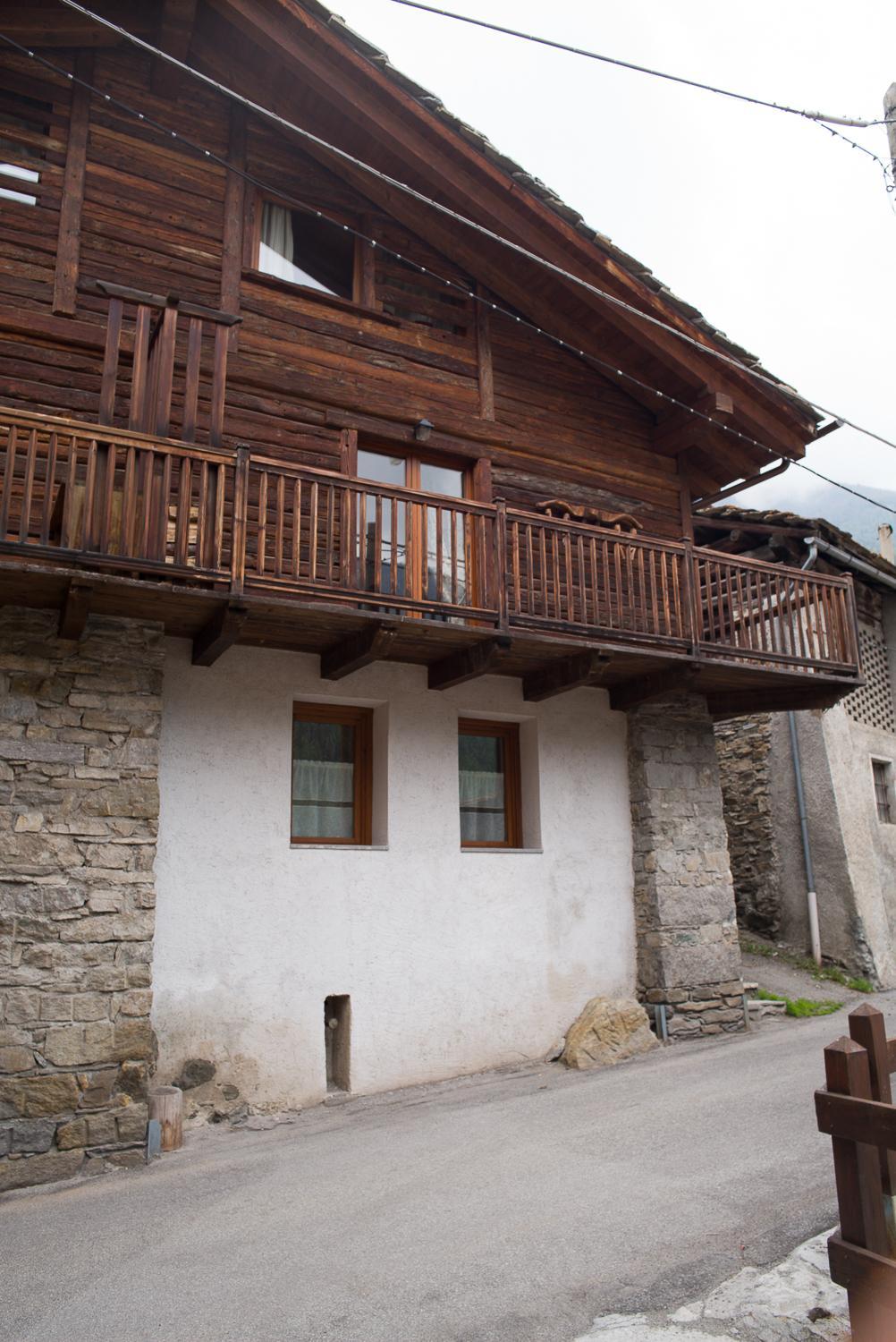 Apartment with Mountain View - Photo 13