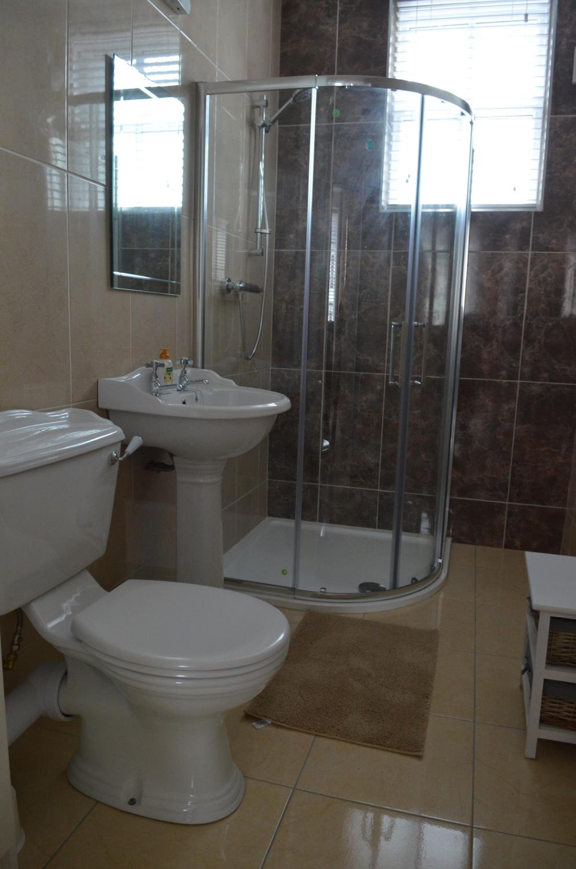 Studio Apartment - Photo 4