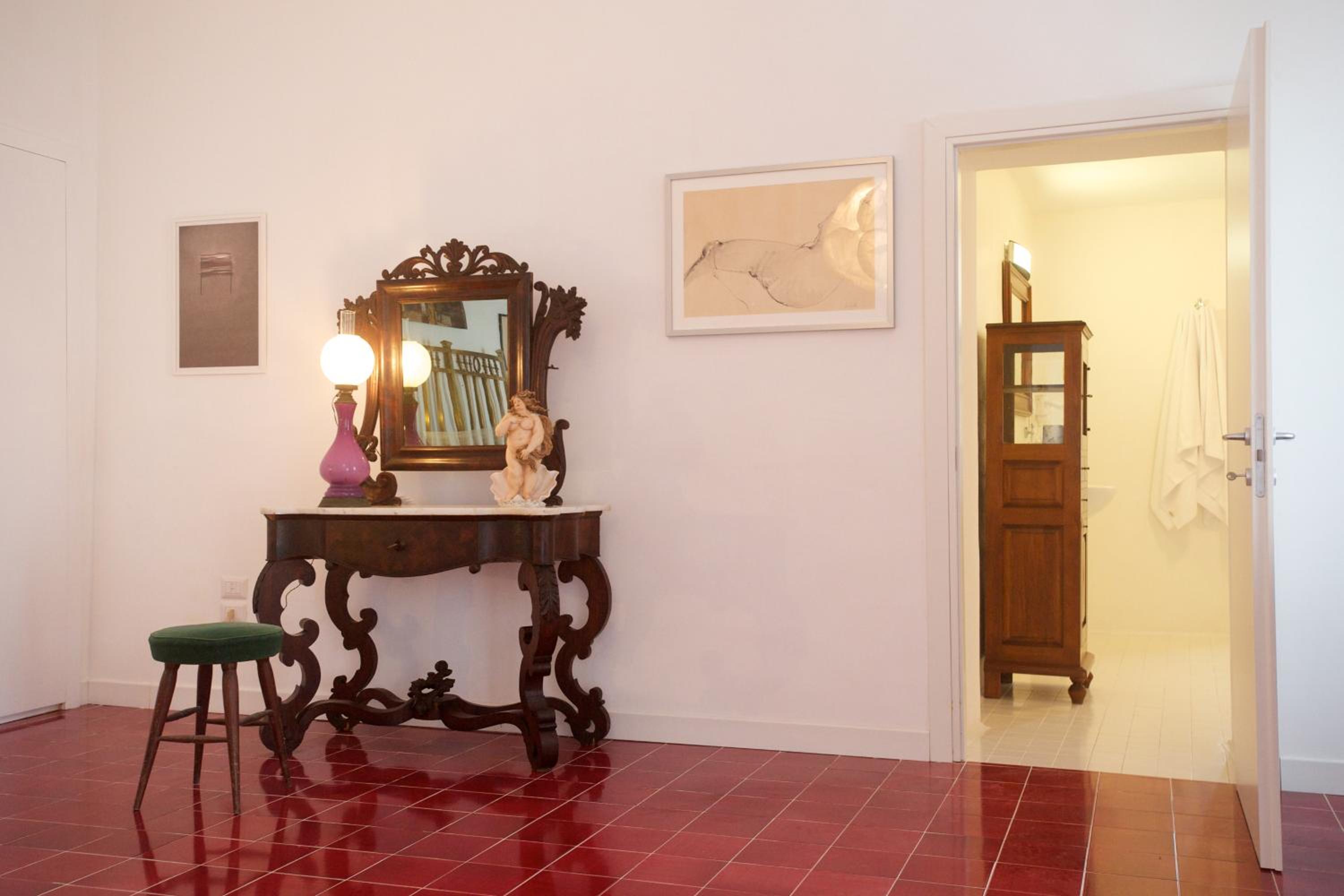 Deluxe Double Room with Balcony and Sea View - Photo 9