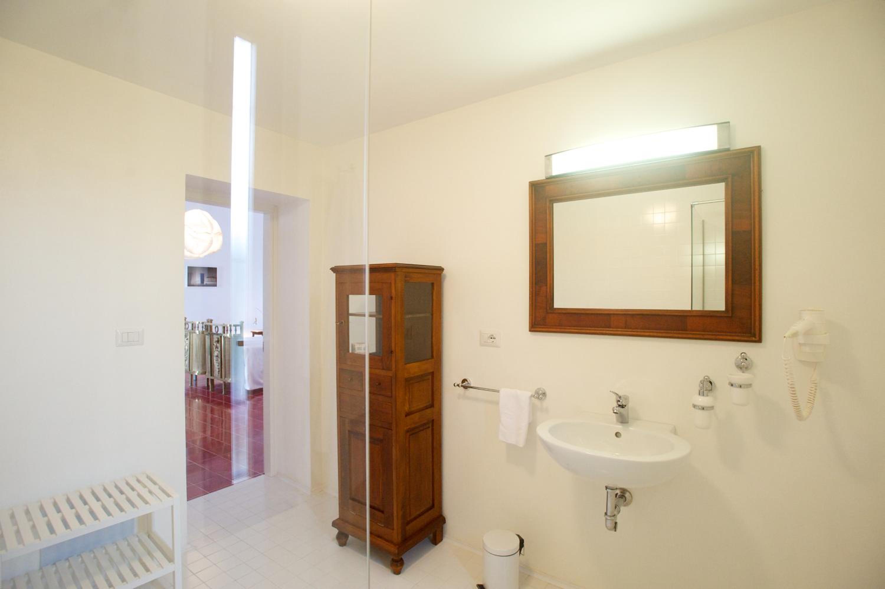 Deluxe Double Room with Balcony and Sea View - Photo 4