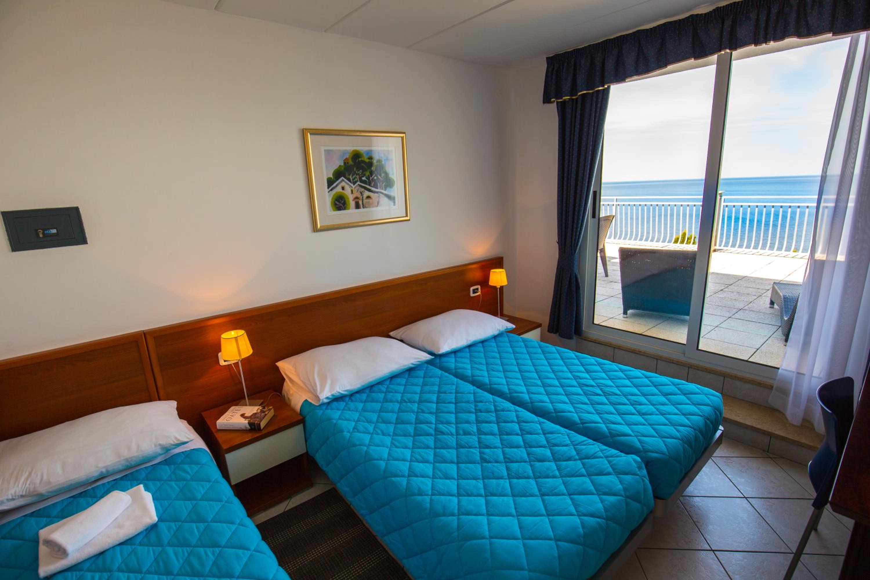One-Bedroom Apartment with Panoramic Sea View (5 Adults) photo 1