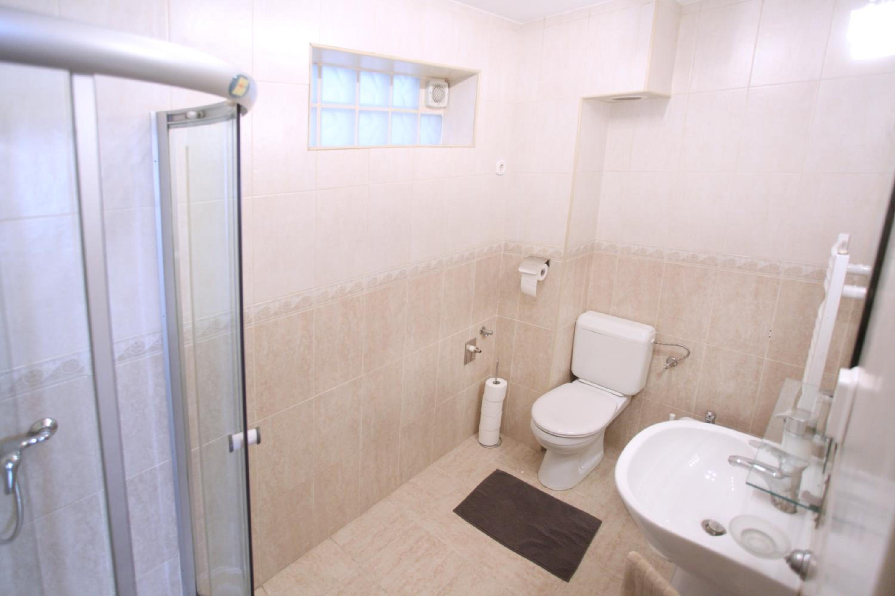 Studio Apartment - Photo 8