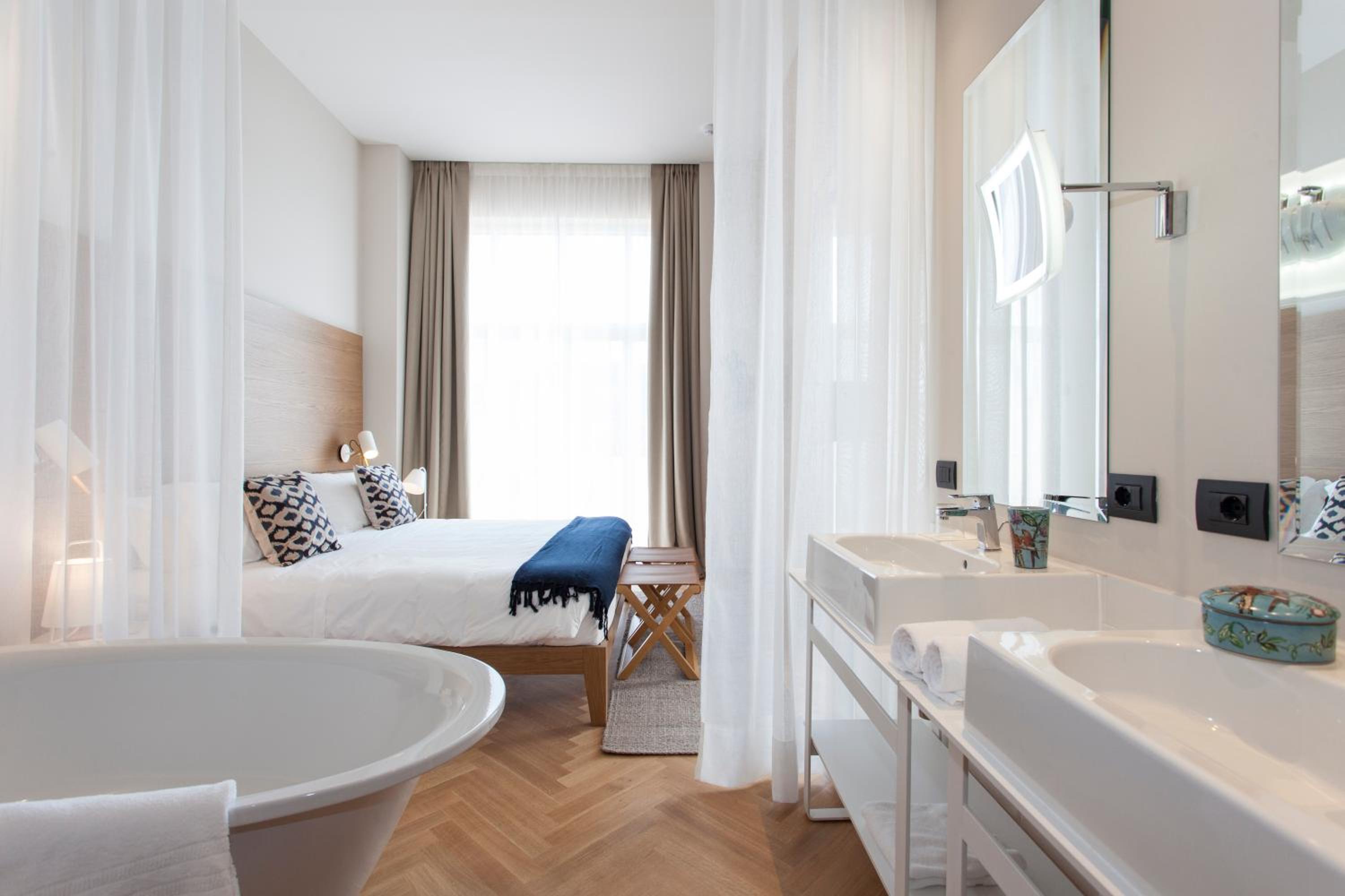 Suite with Lake View