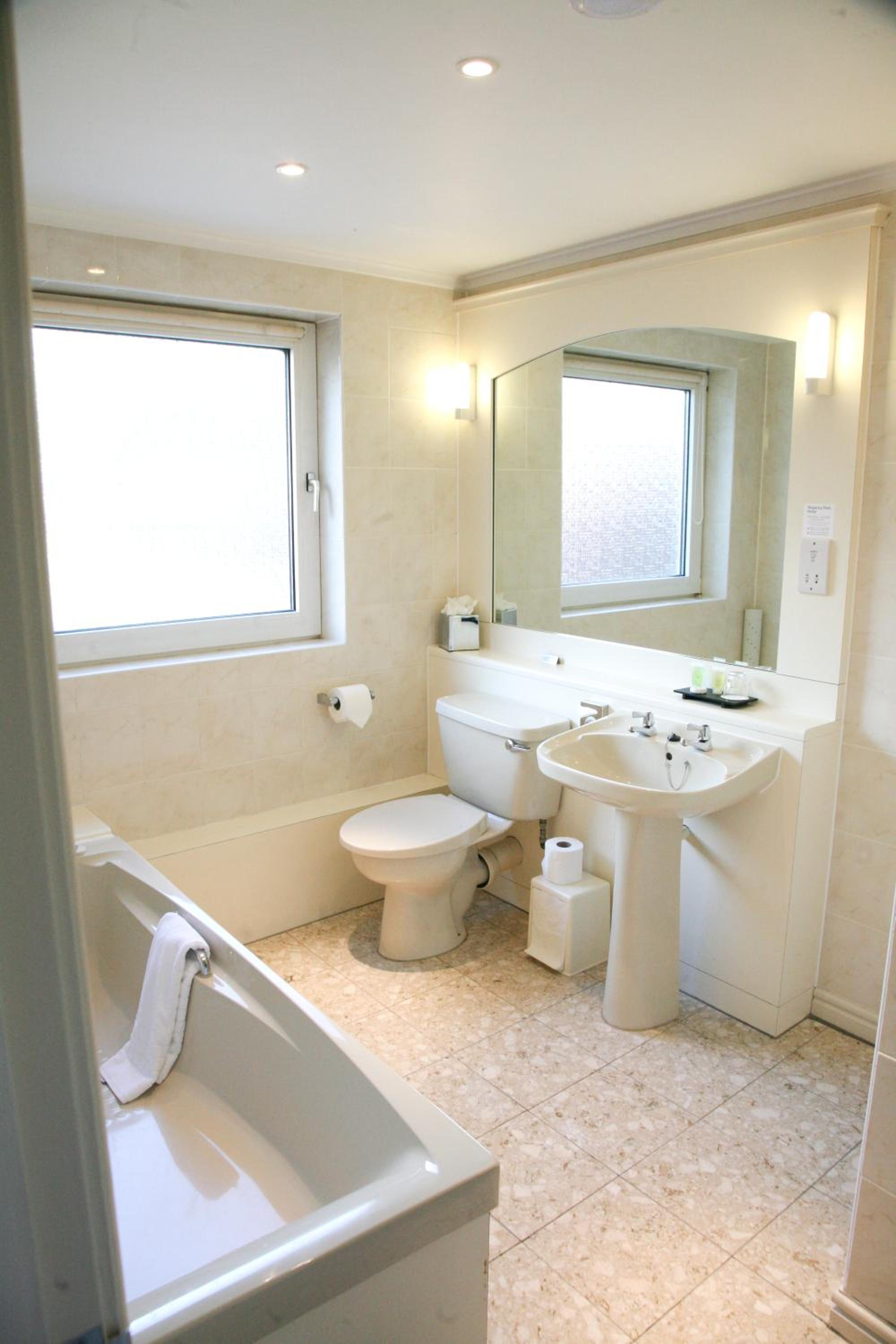 Standard Twin Room - Photo 2
