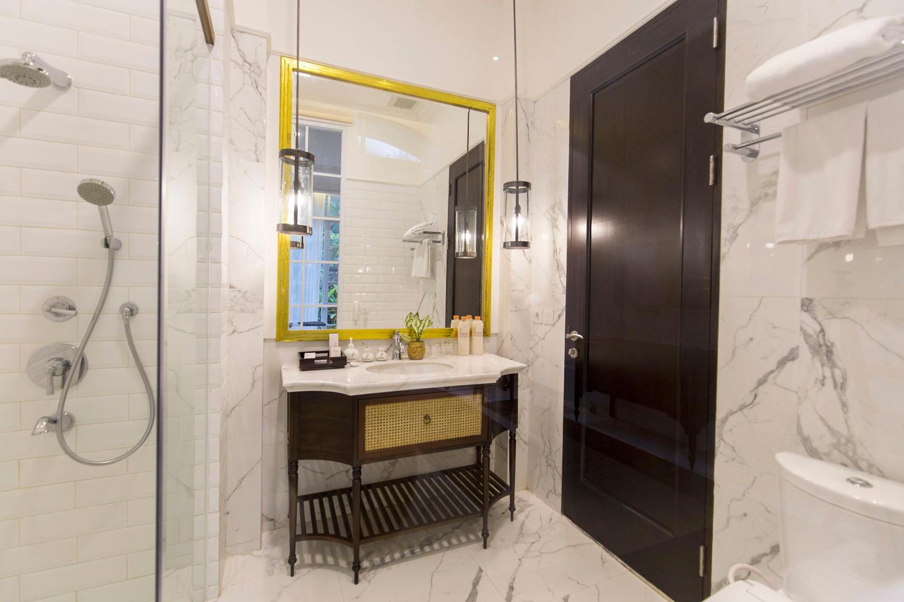Deluxe Double or Twin Room thumbnail 6