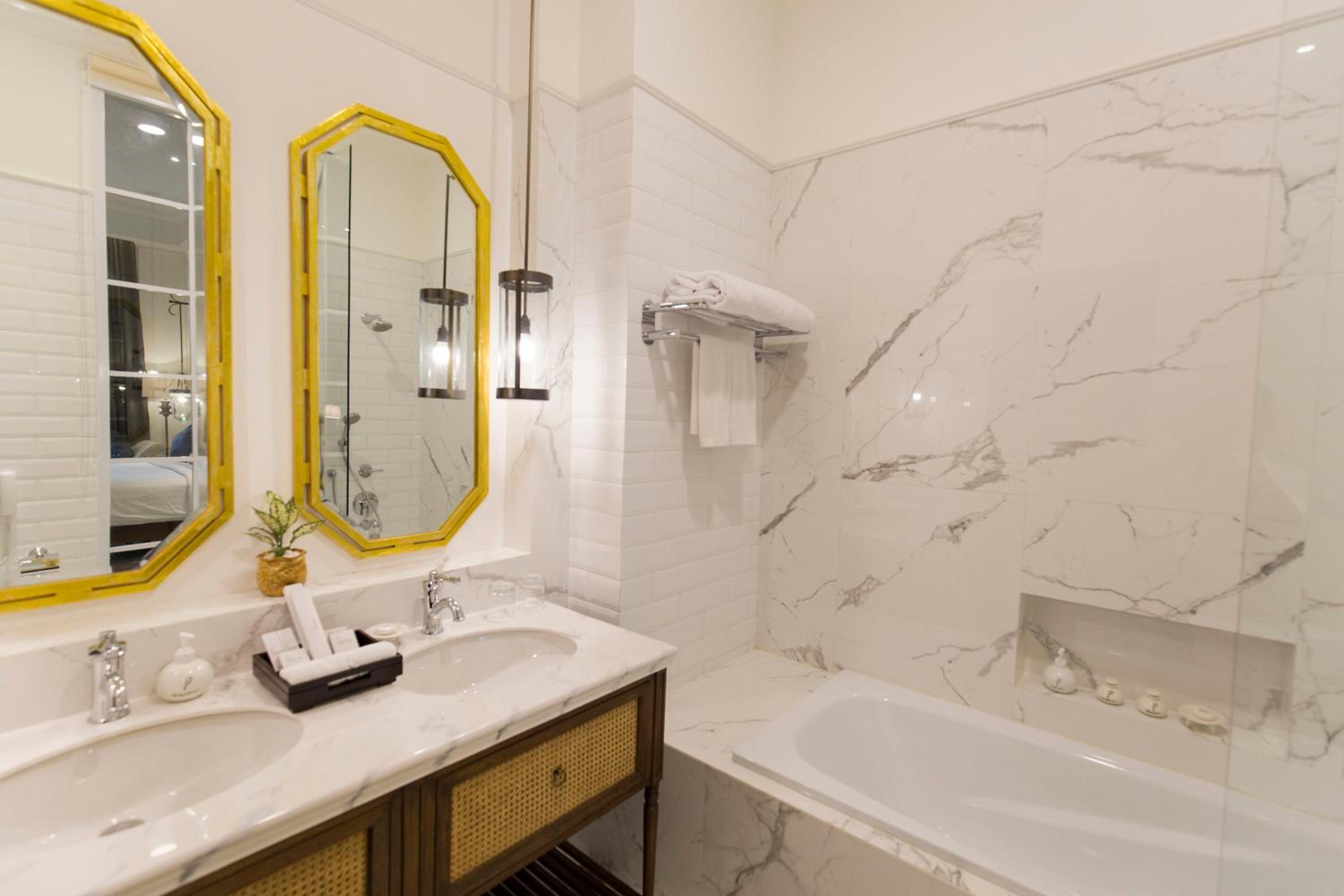 Honeymoon Package 3 Days 2 Nights at Deluxe Premier thumbnail 6