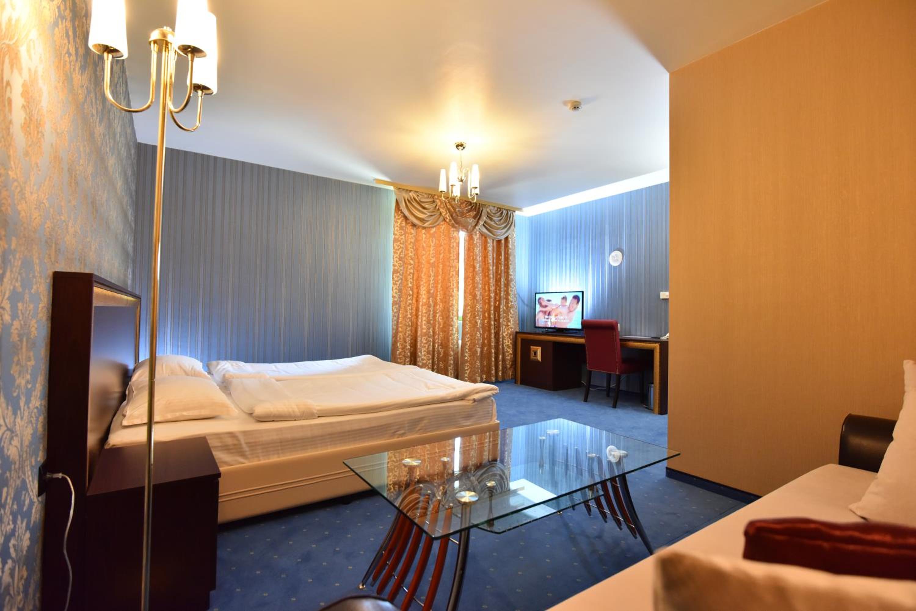Deluxe Junior Suite - Photo 1