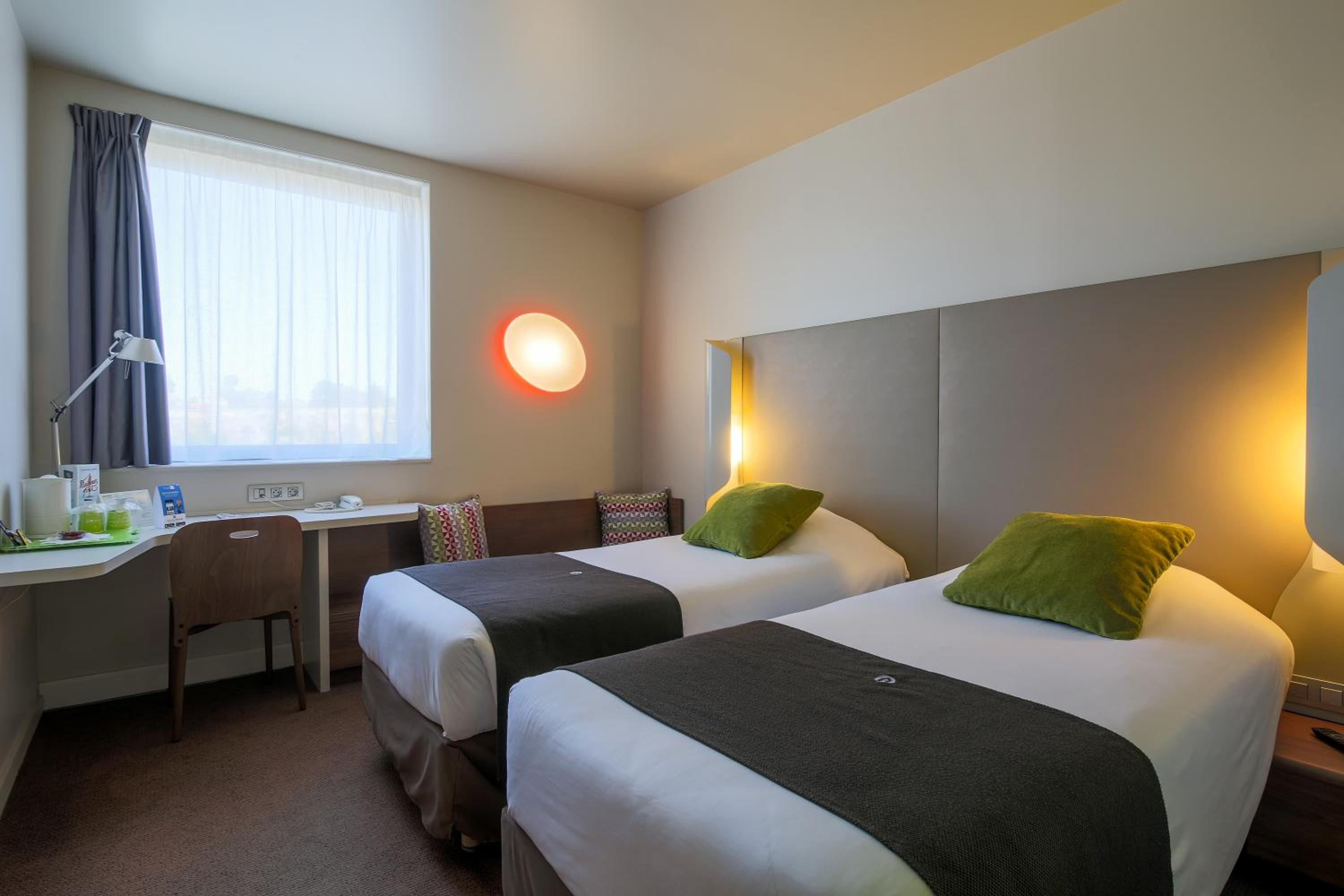 Standard Twin Room - Photo 3
