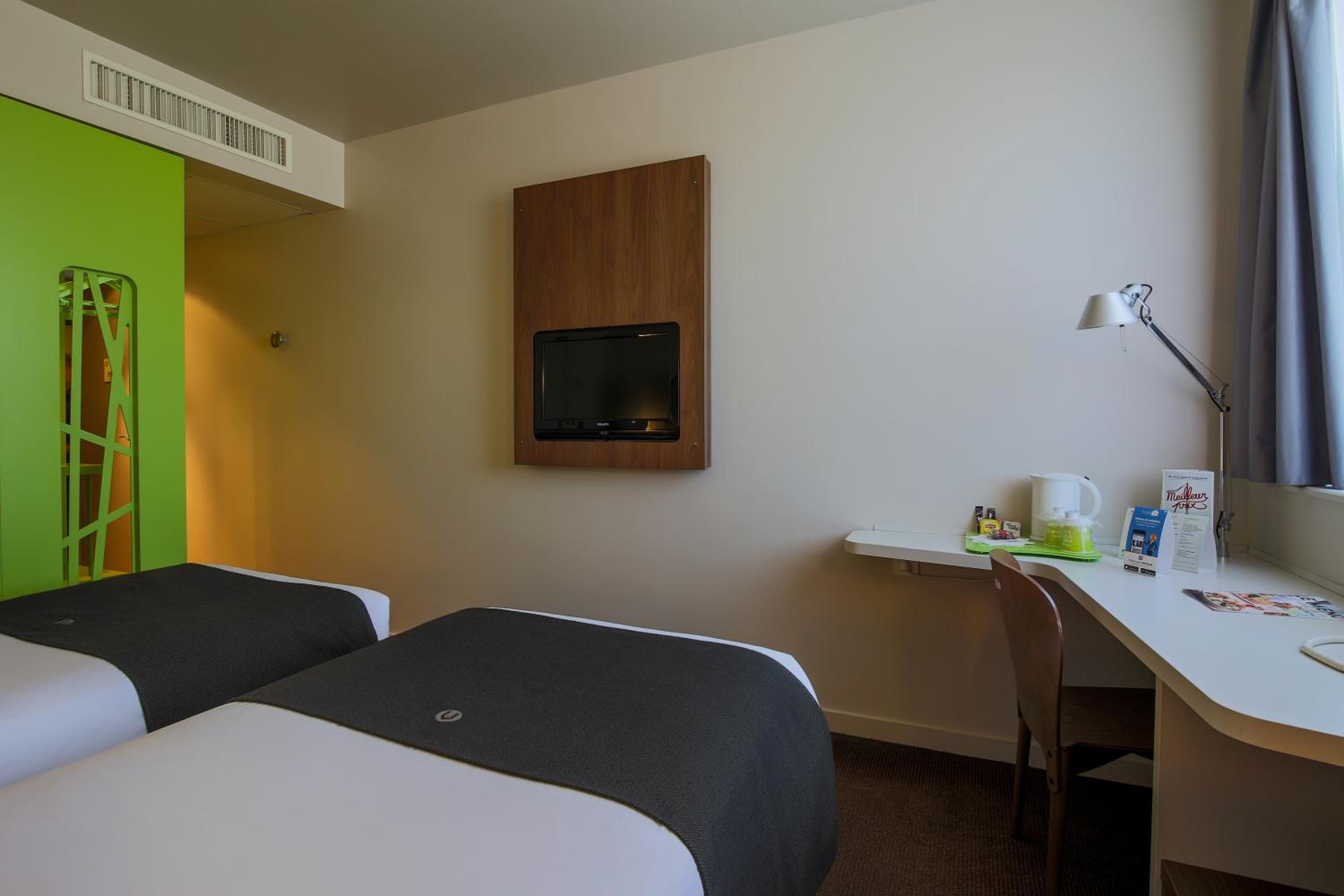 Standard Twin Room - Photo 4