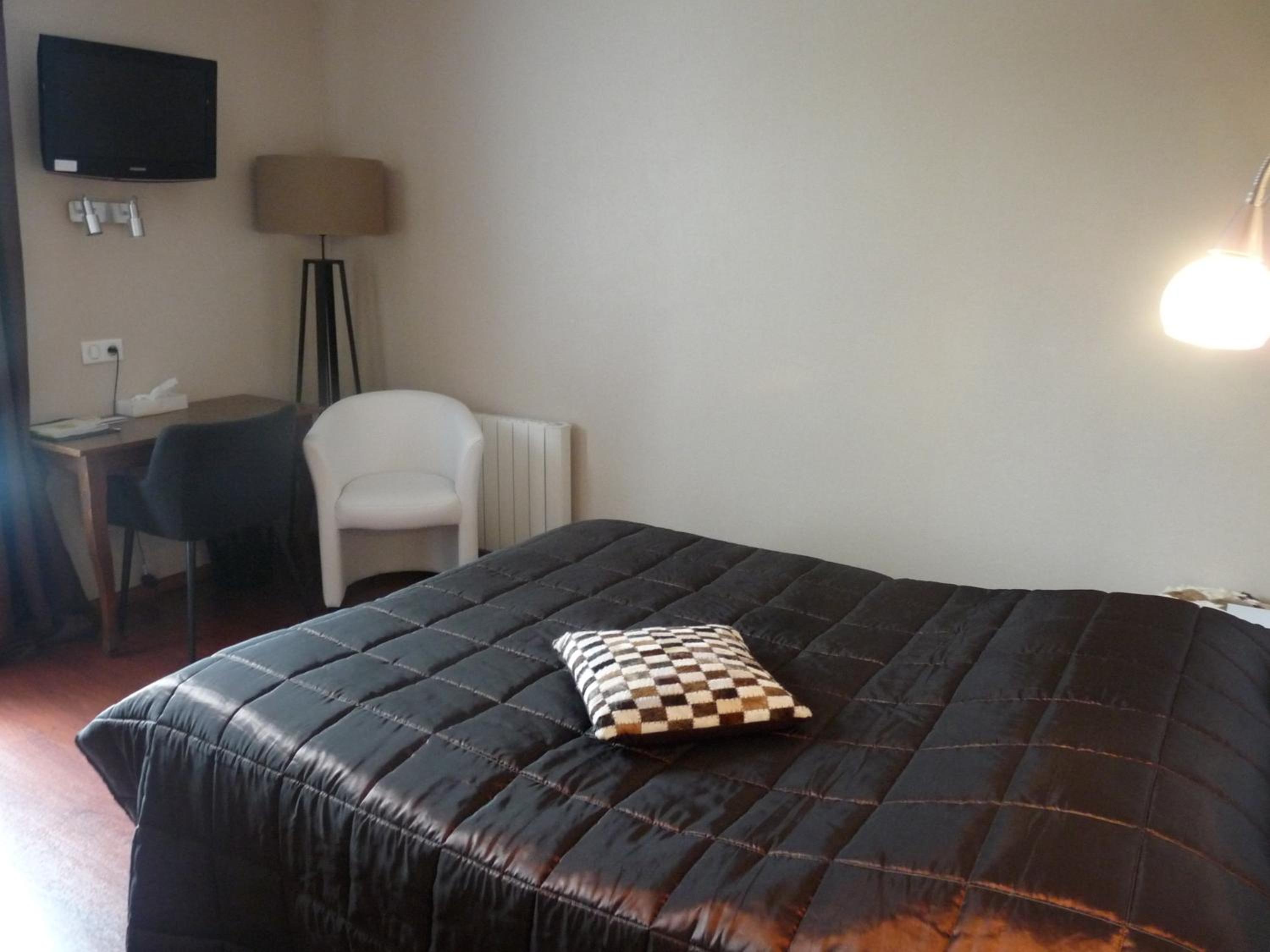 Double Room - Photo 11