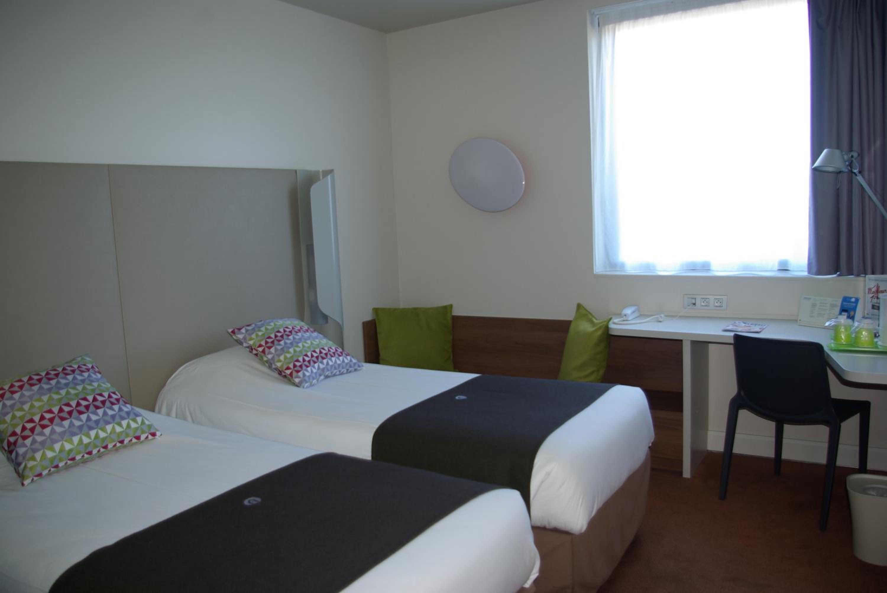 Standard Twin Room - Photo 1