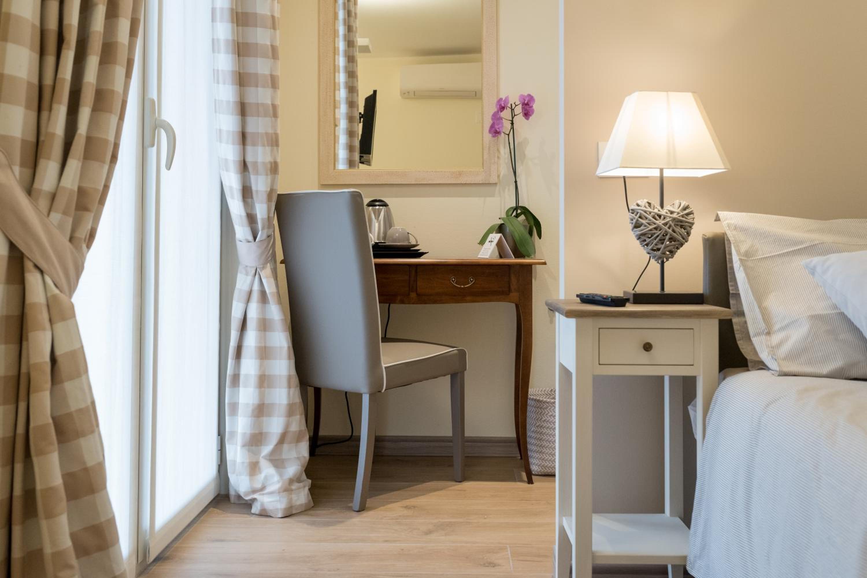 Twin Room with Private External Bathroom - Photo 6