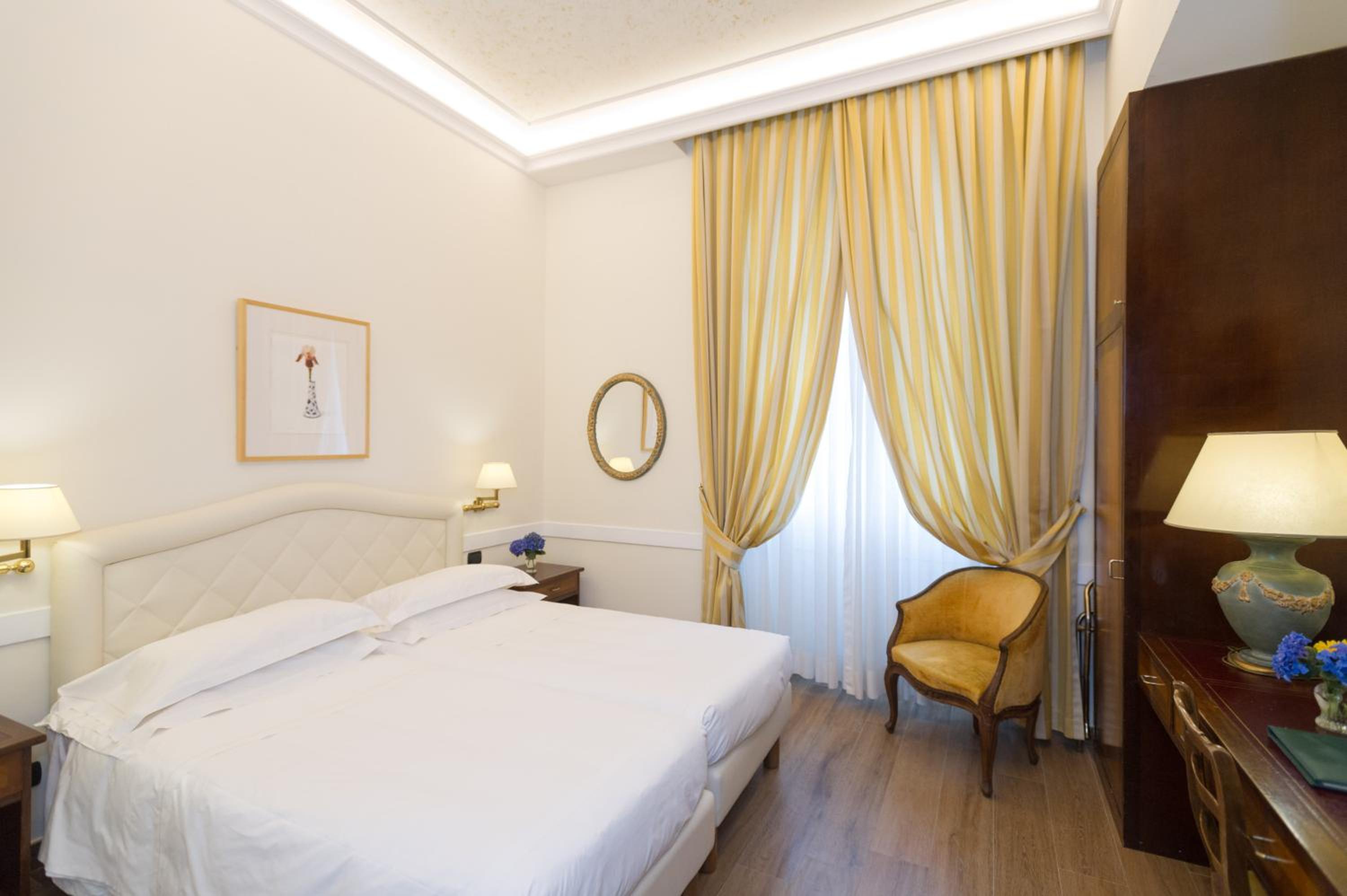 Double or Twin Room - Photo 5