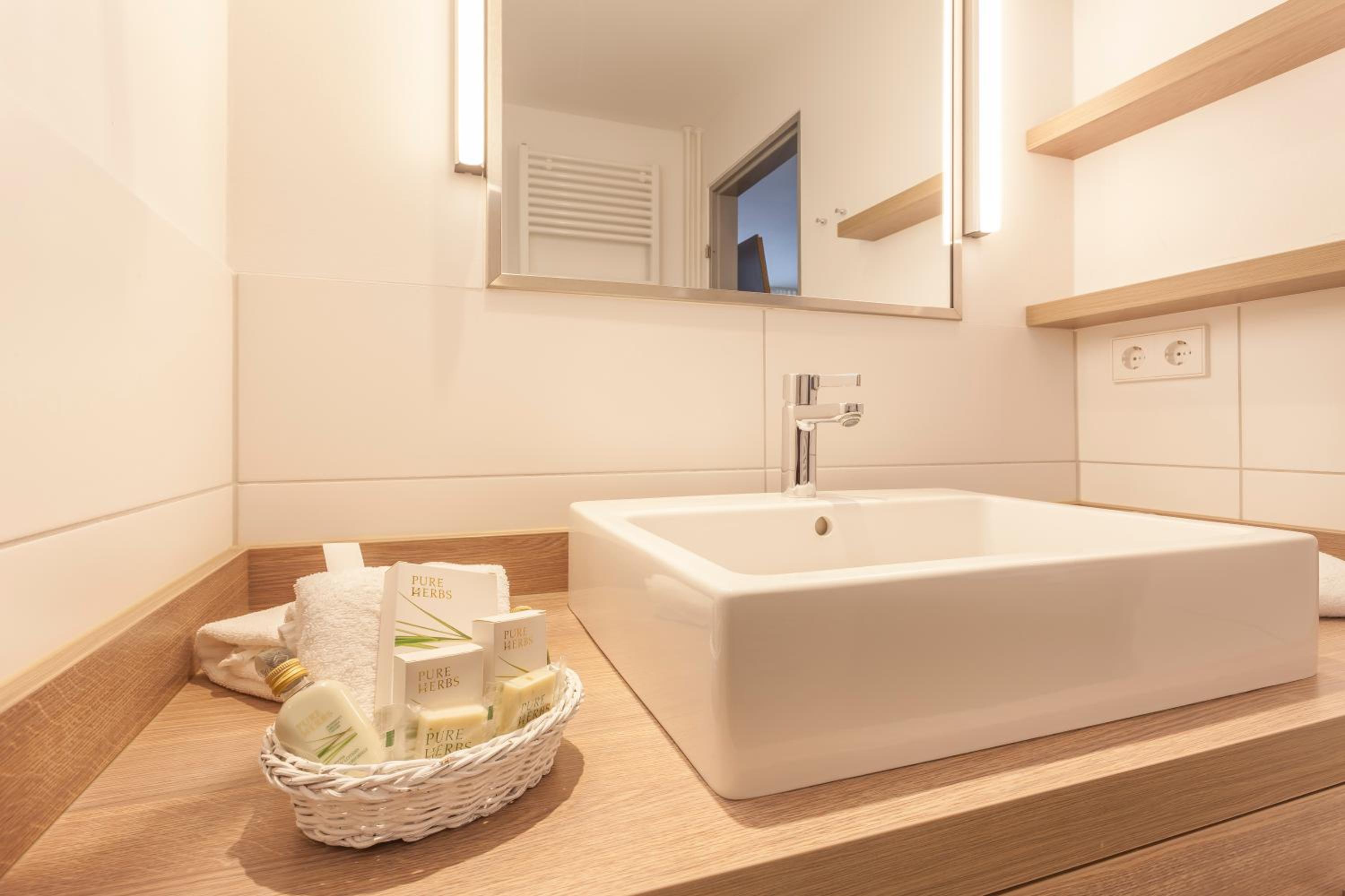 Junior Suite mit Balkon und seitlichem Meerblick thumbnail 5
