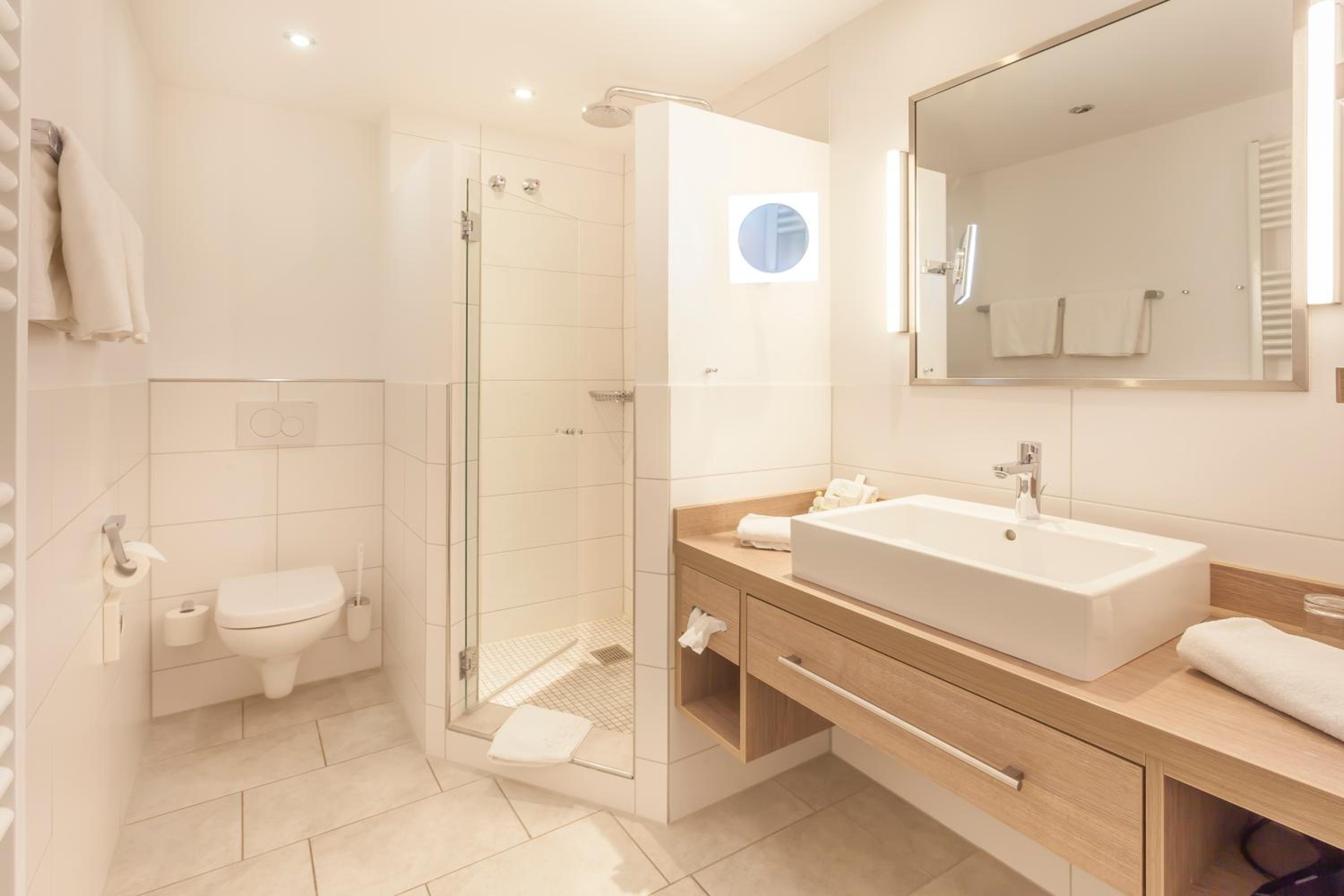 Junior Suite mit Balkon und seitlichem Meerblick
