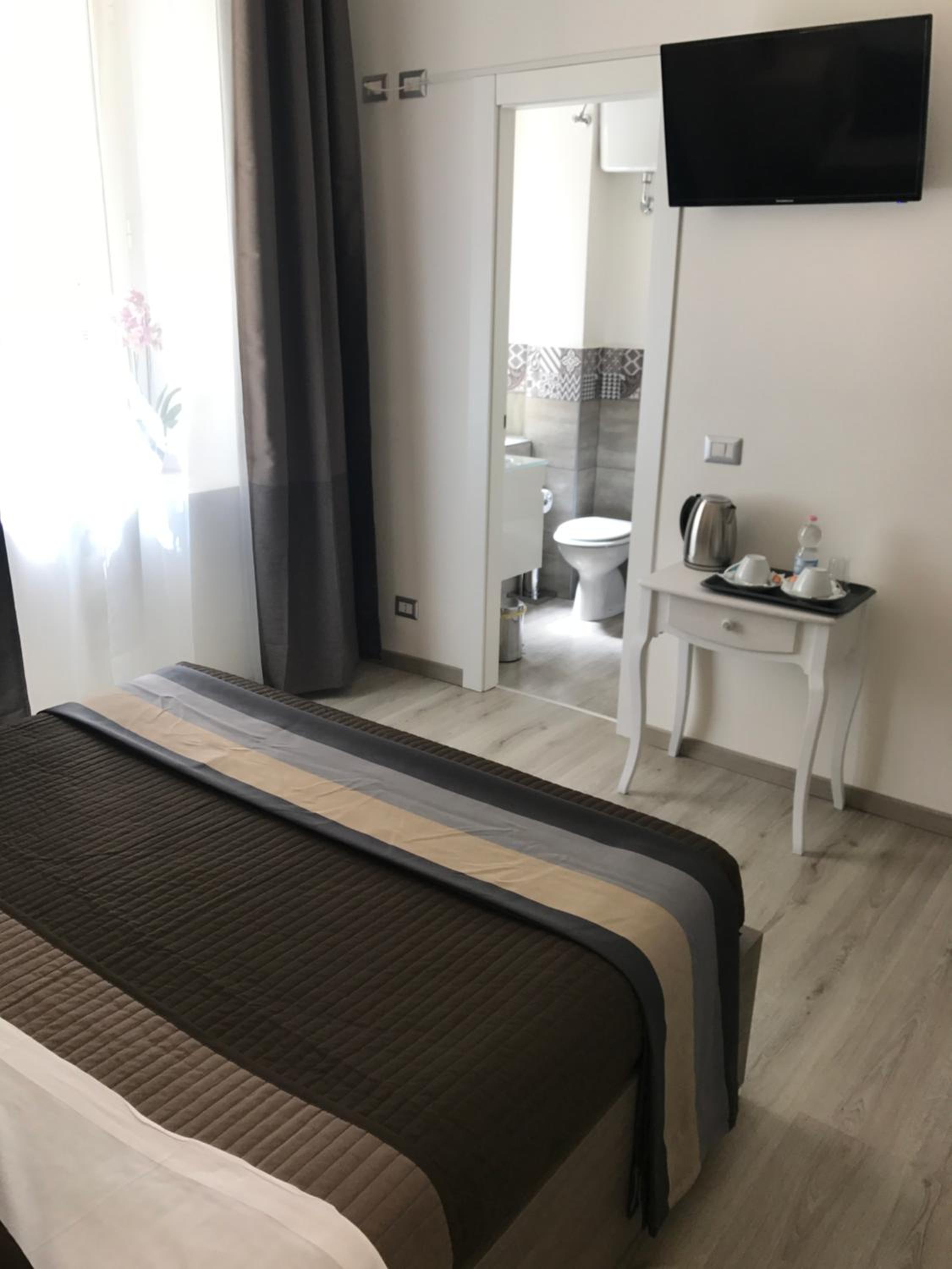 Double Room with Private Bathroom photo 2