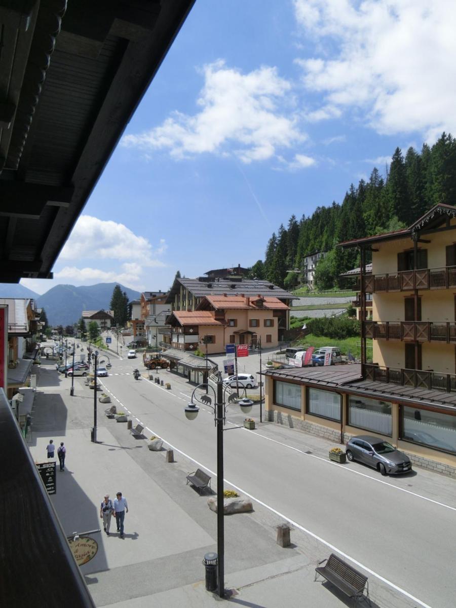 Apartment with Balcony photo 2