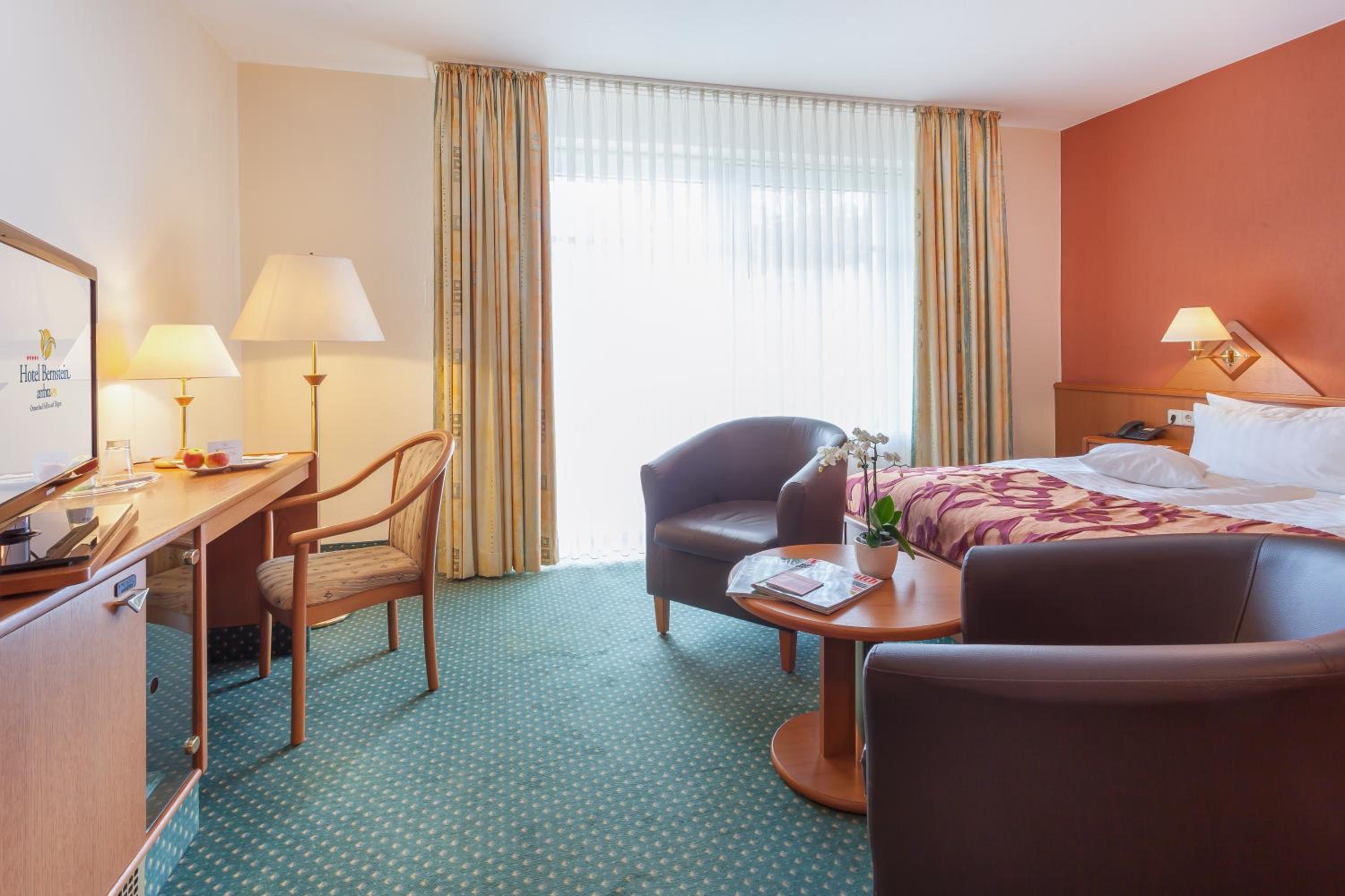 Double Room with Balcony and Side View of the Sea