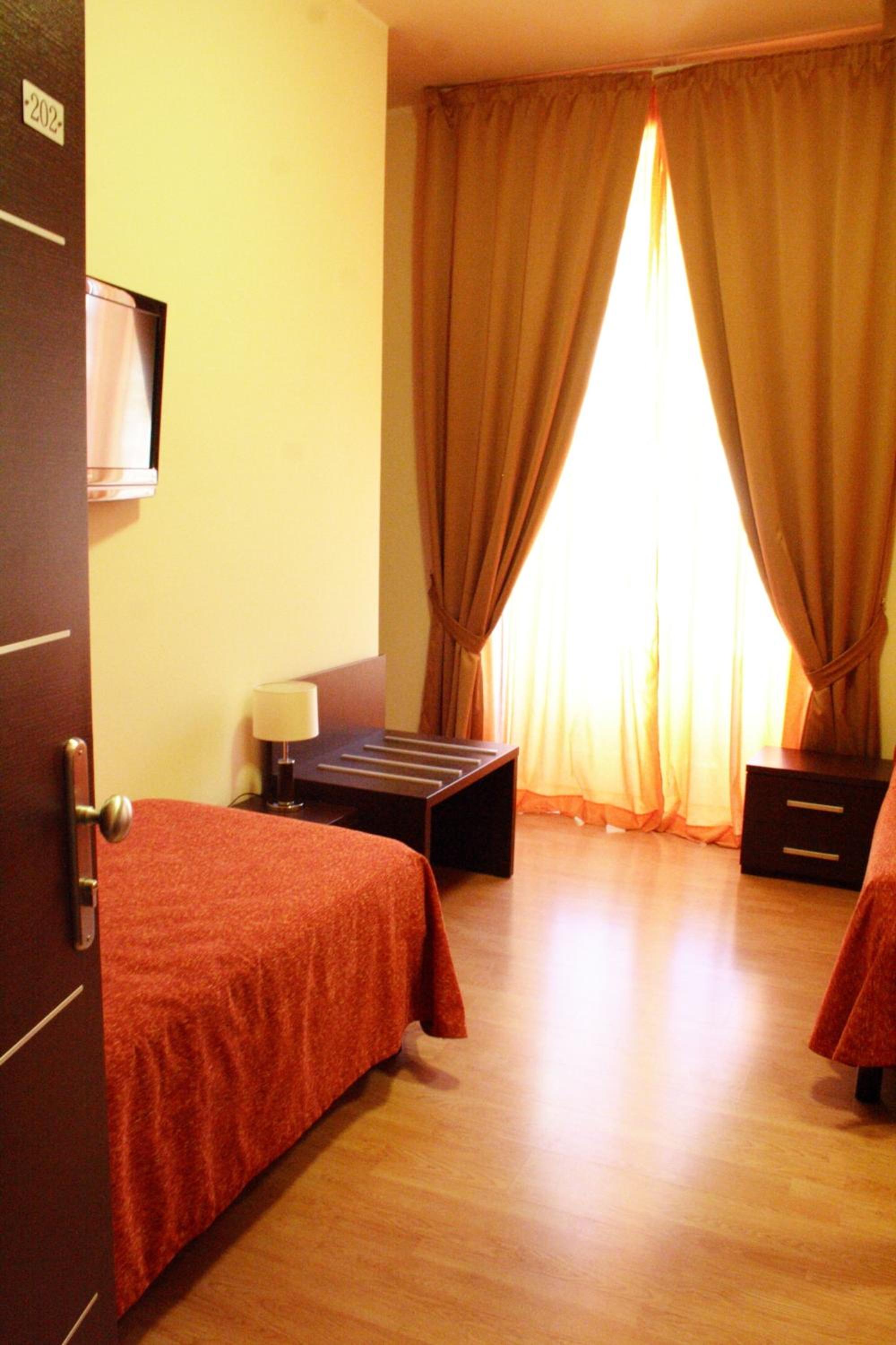 Double or Twin Room - Photo 6
