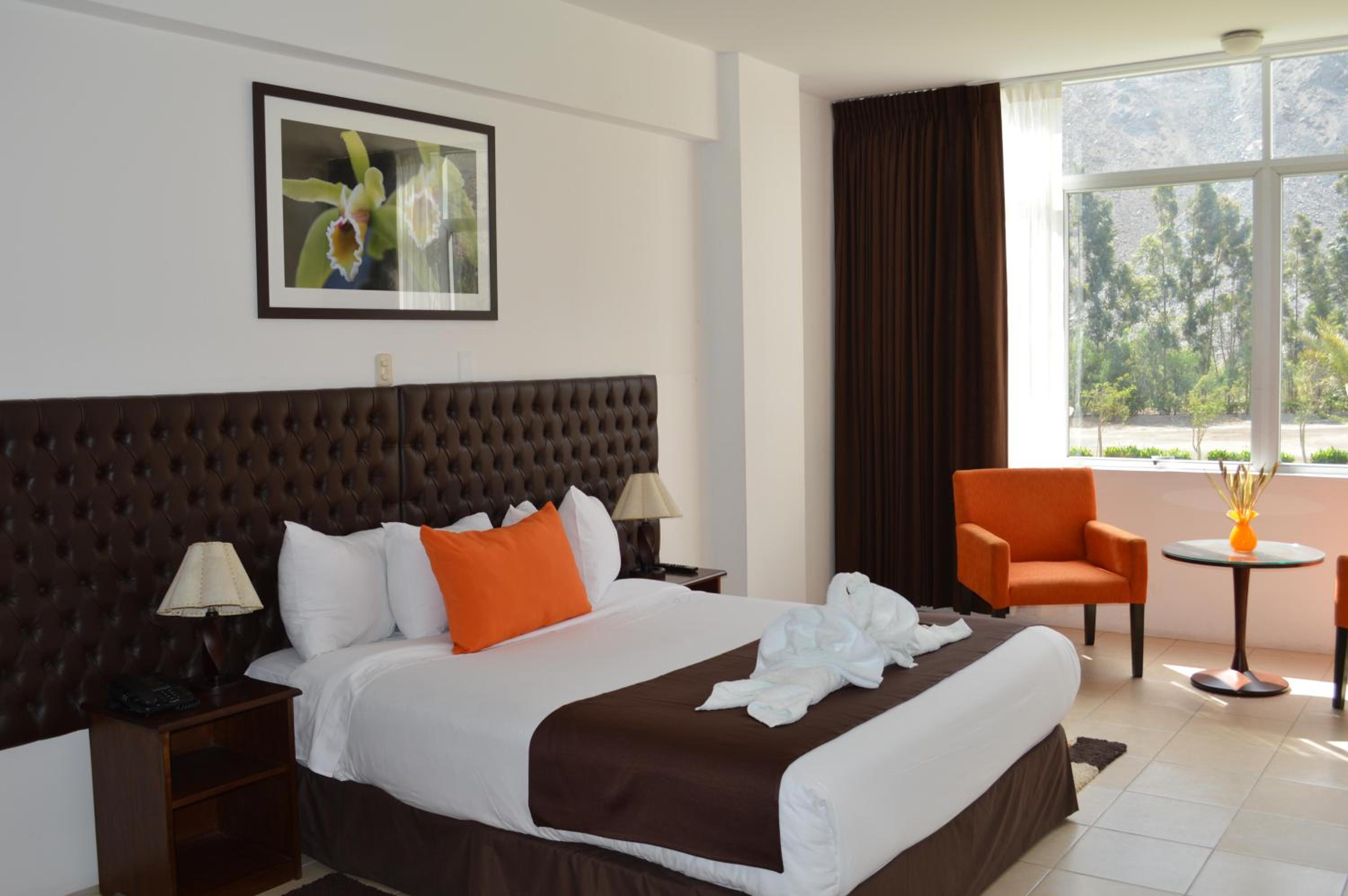Queen Room photo 1