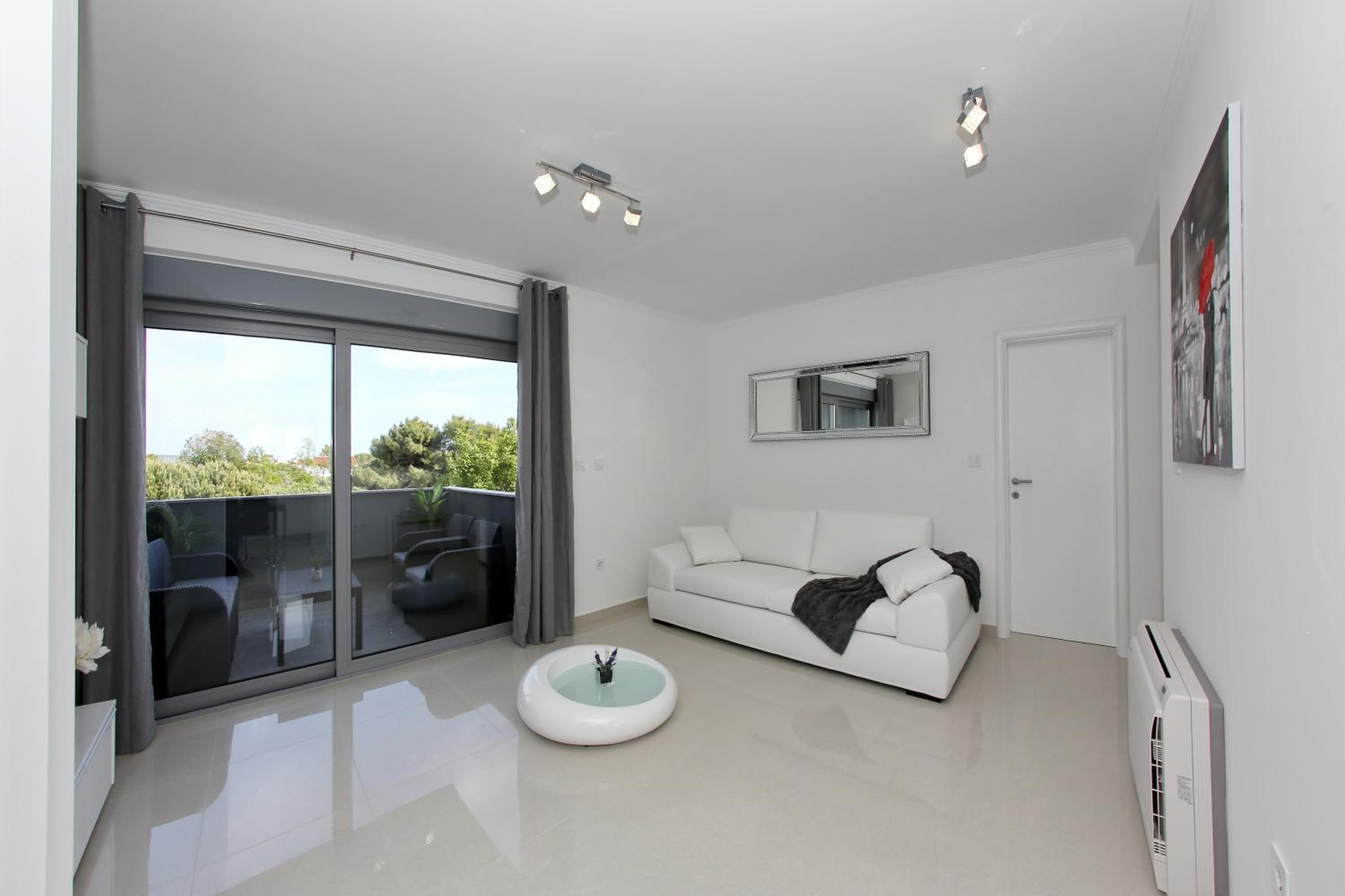 Superior Apartment with Hot Tub - Seaside photo 3