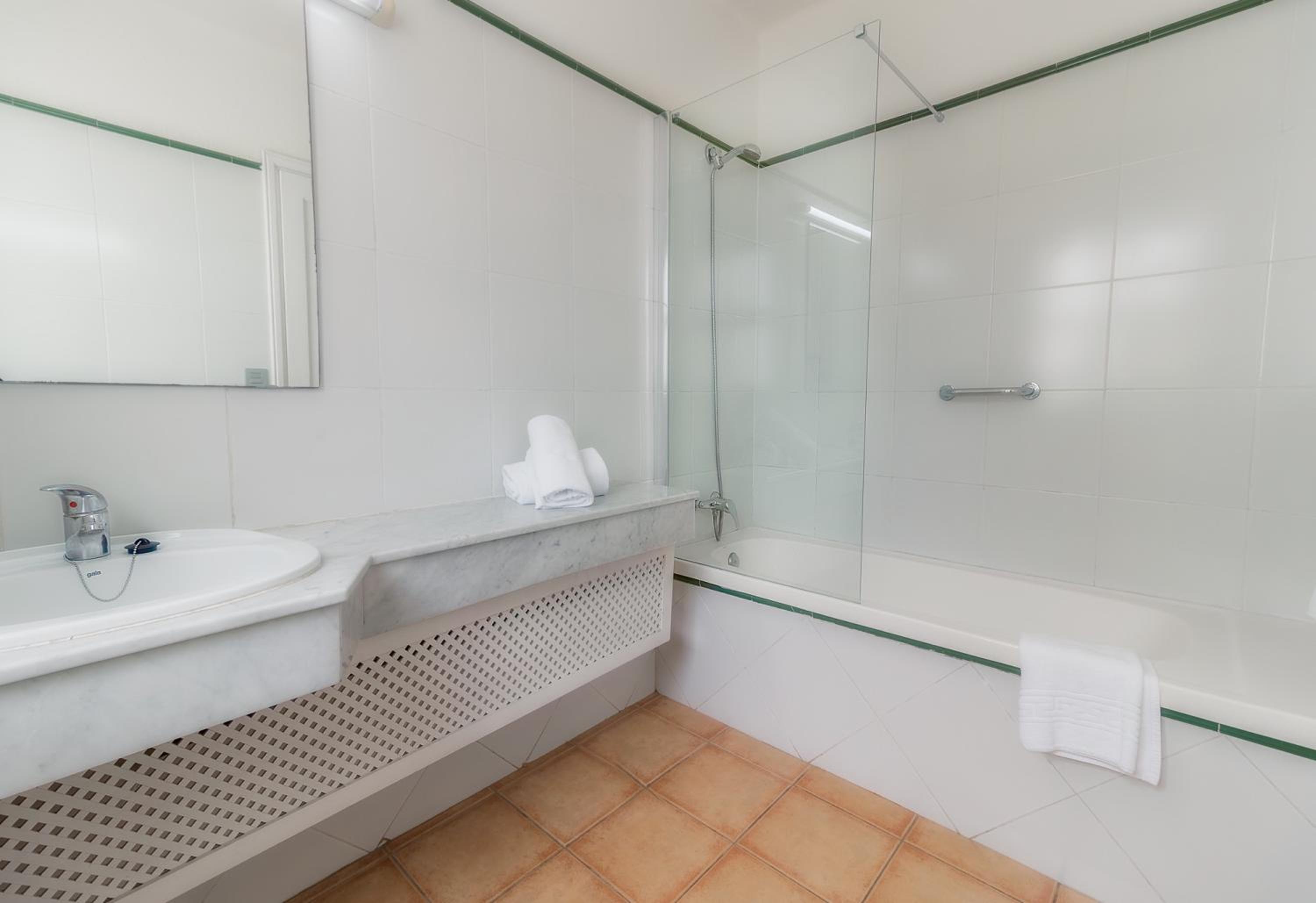 Two-Bedroom Apartment (4 Adults) - Photo 9