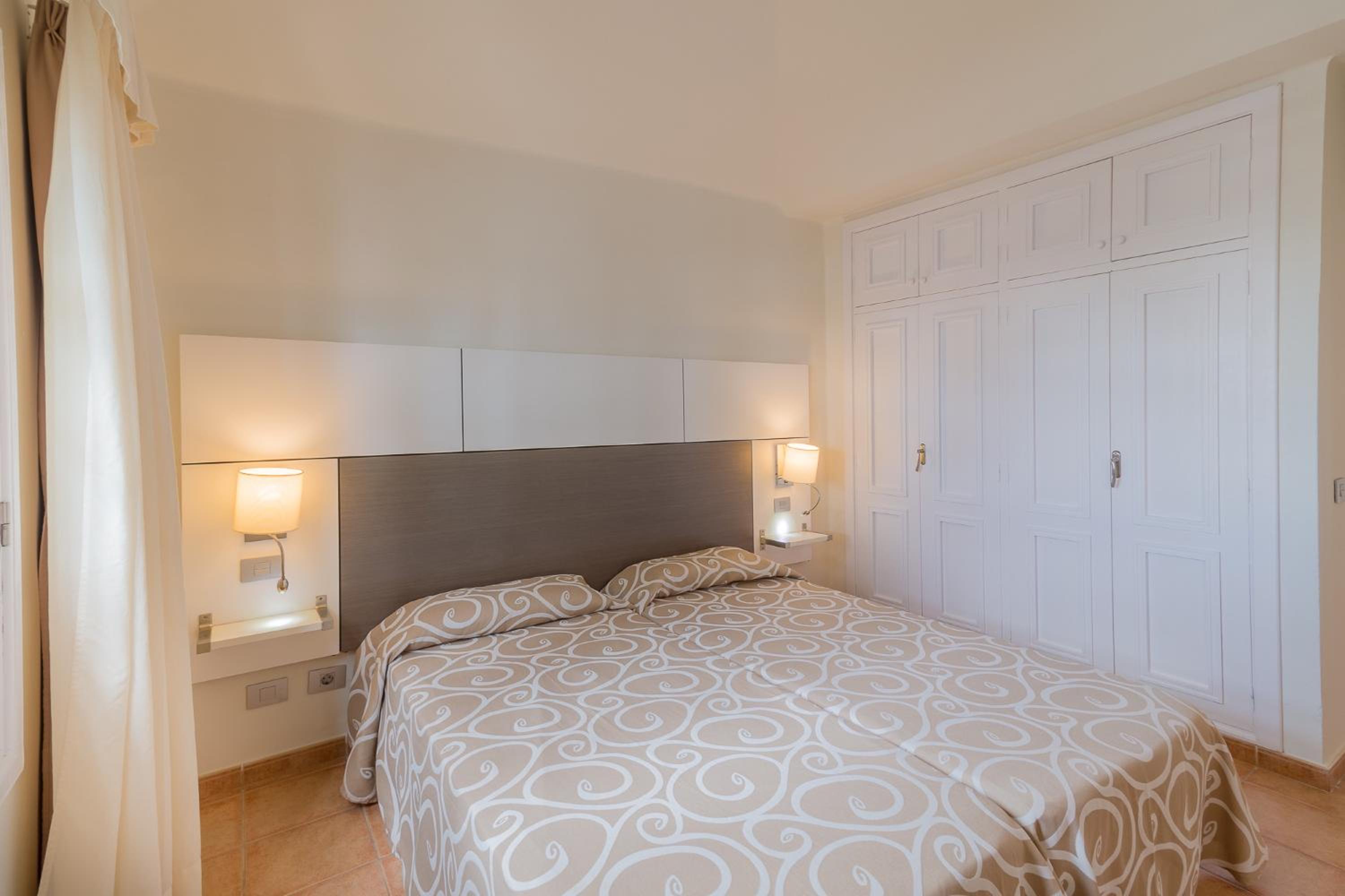 Standard Plus Apartment (1 Adult + 2 child)) - Photo 2