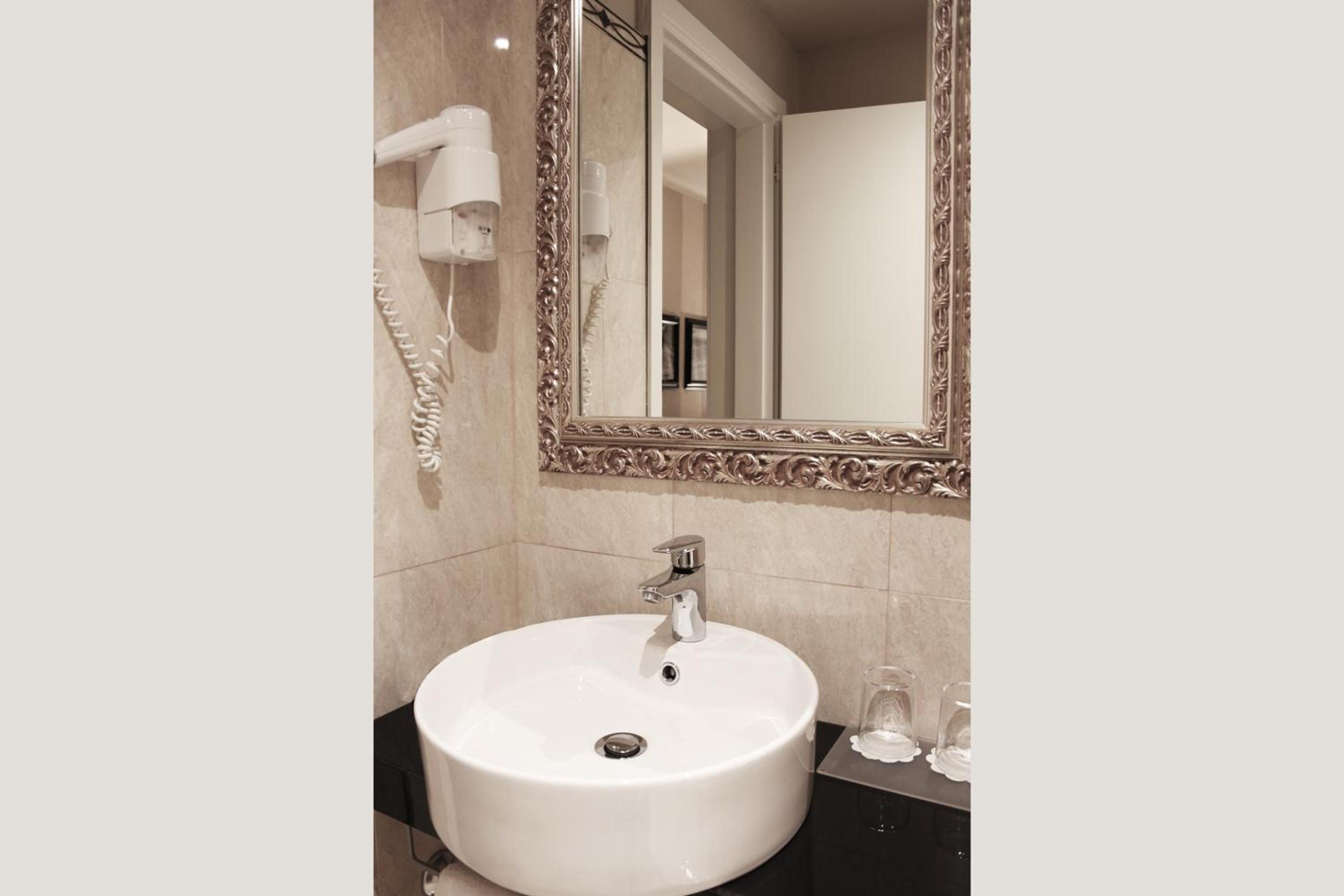 Classic Double or Twin Room - Photo 2