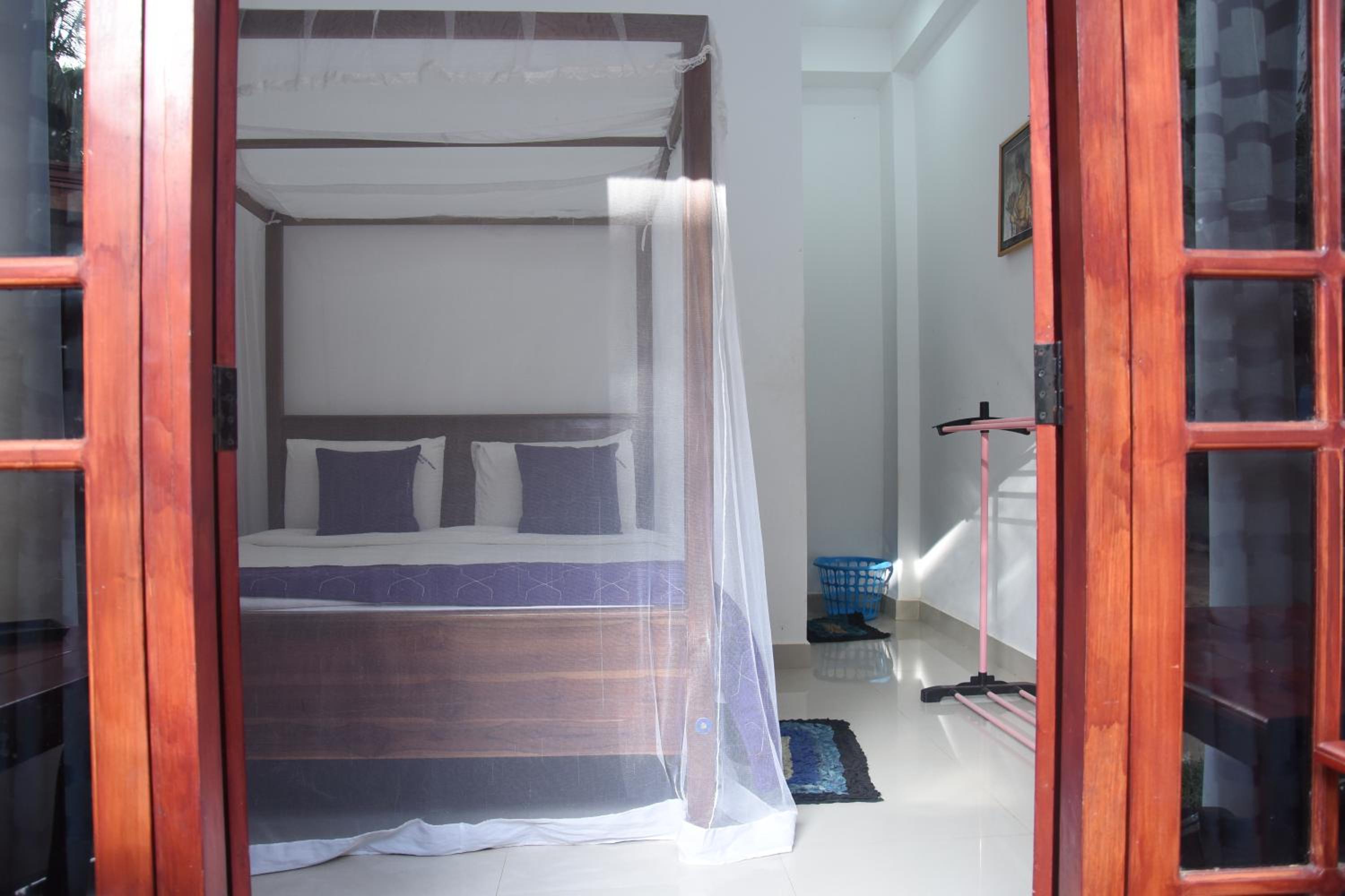 Deluxe Room (2 Adults + 1 Child)
