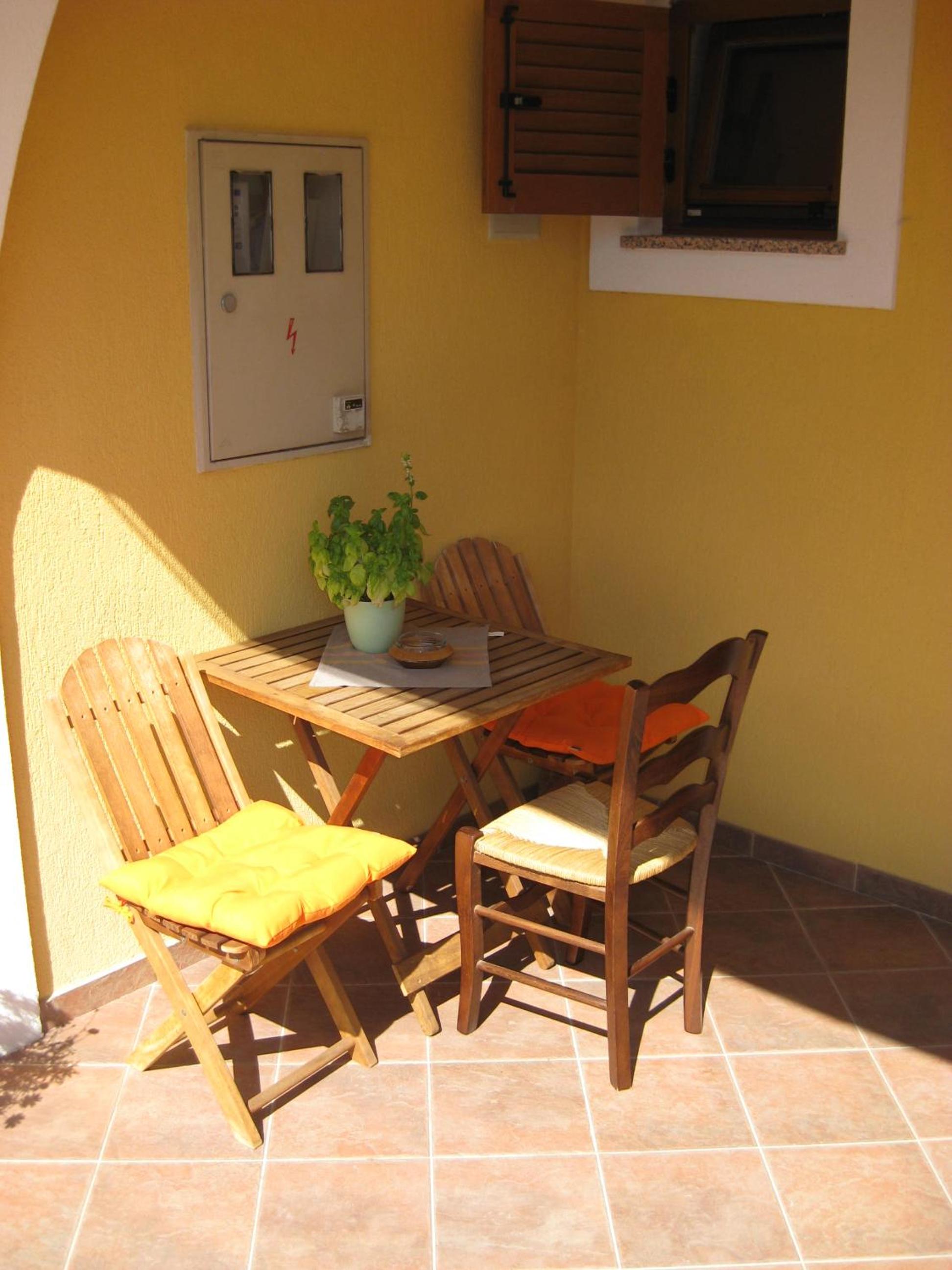 Studio Apartment - Photo 21