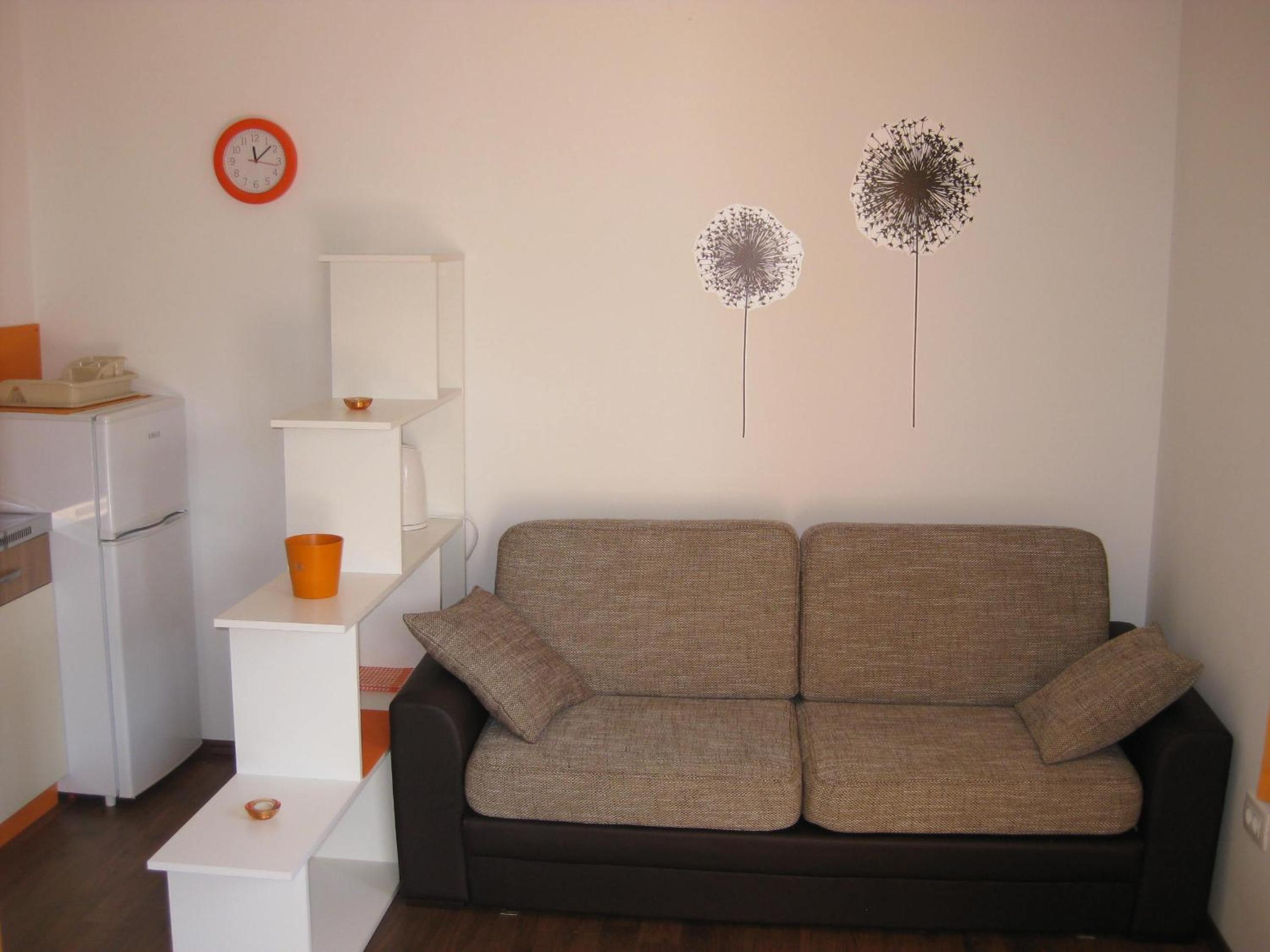 Studio Apartment - Photo 1