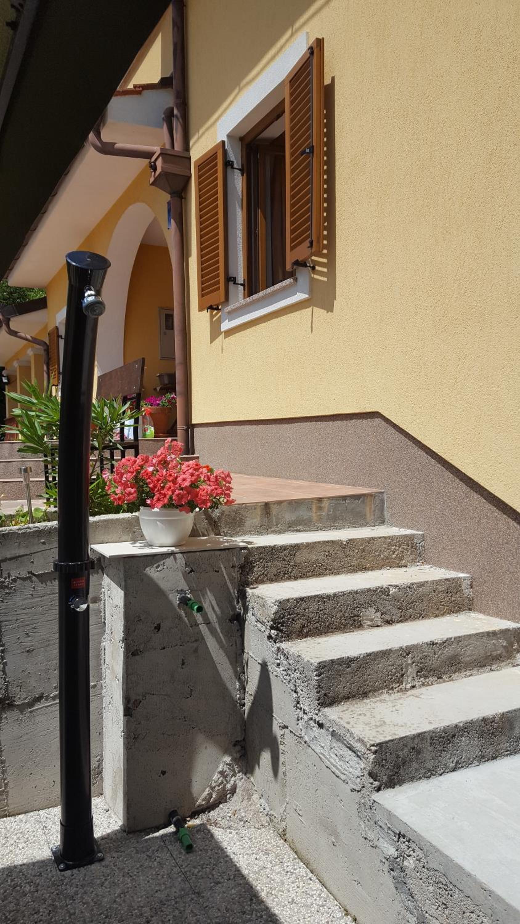 Studio Apartment - Photo 8
