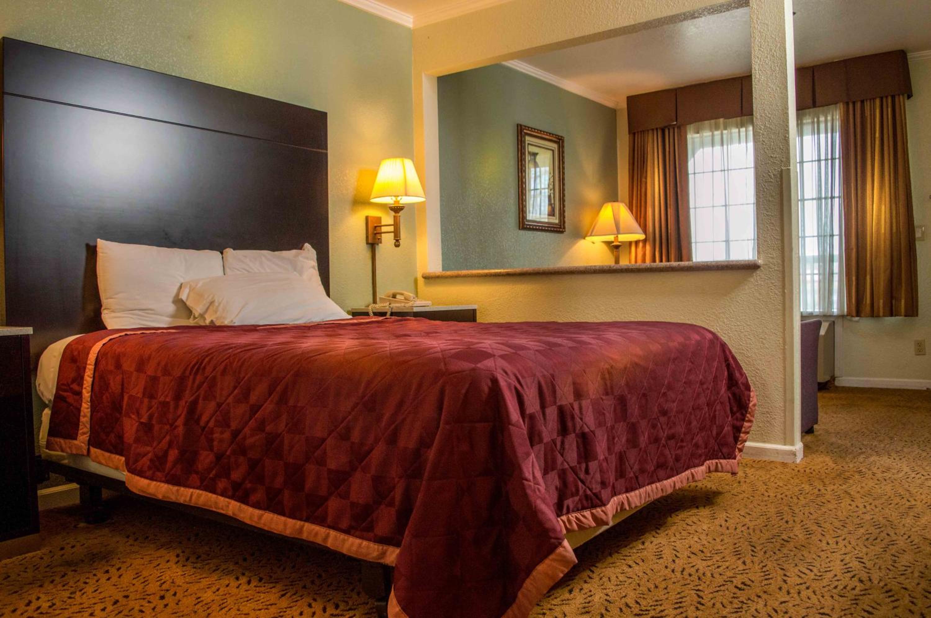 King Suite - Photo 2