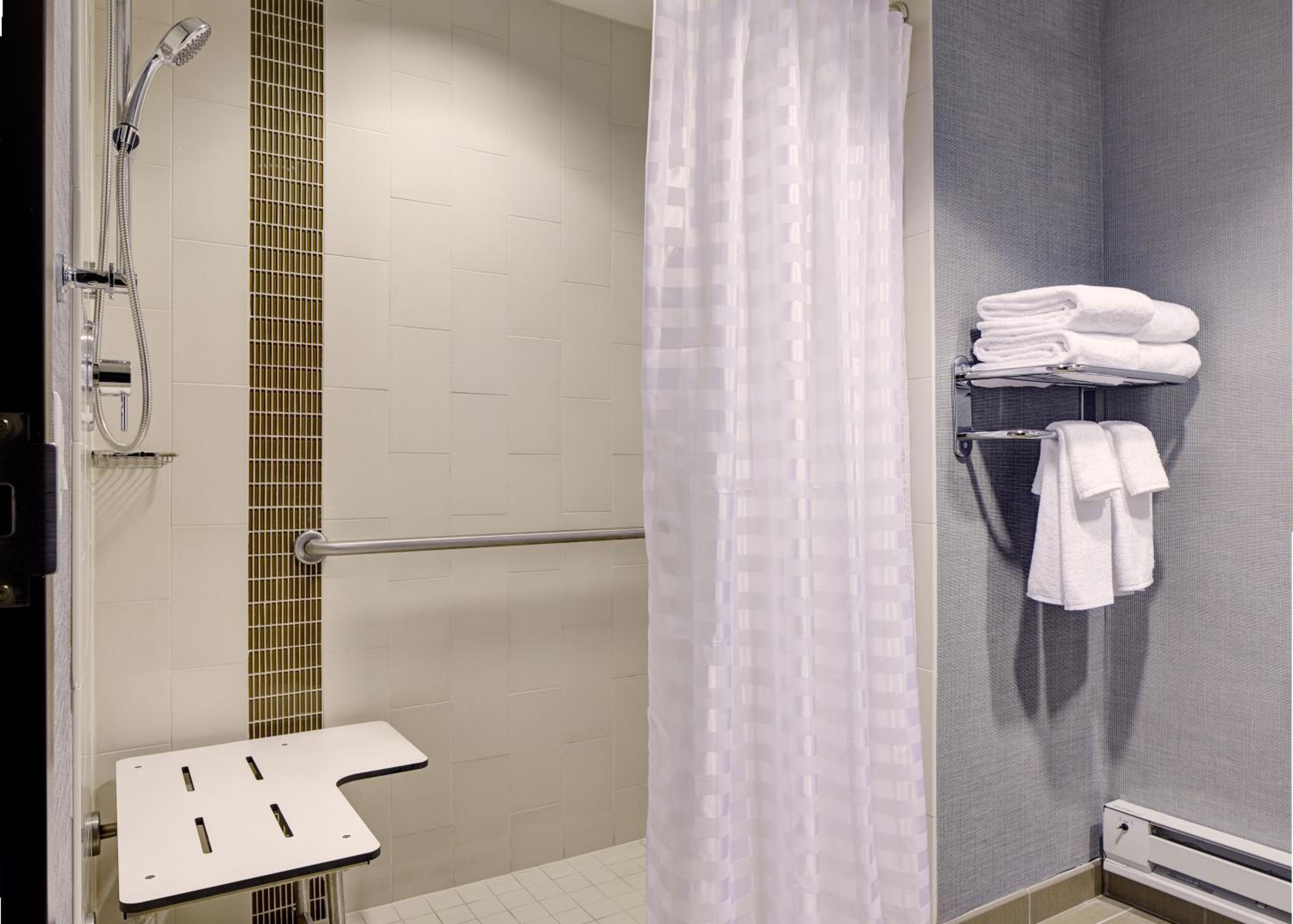 King Suite with Roll-In Shower - Disability Access photo 3