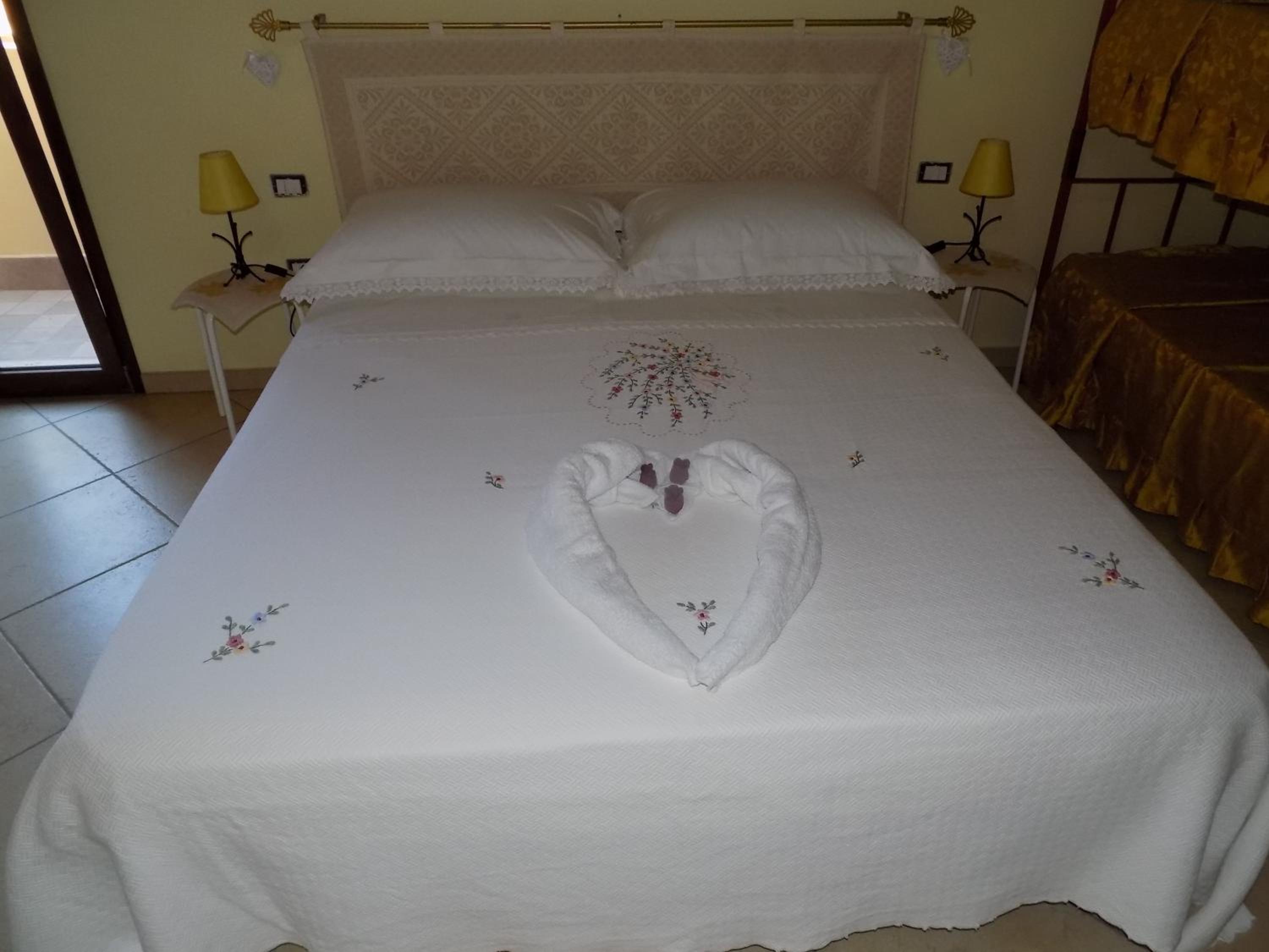 Double or Twin Room - Photo 2