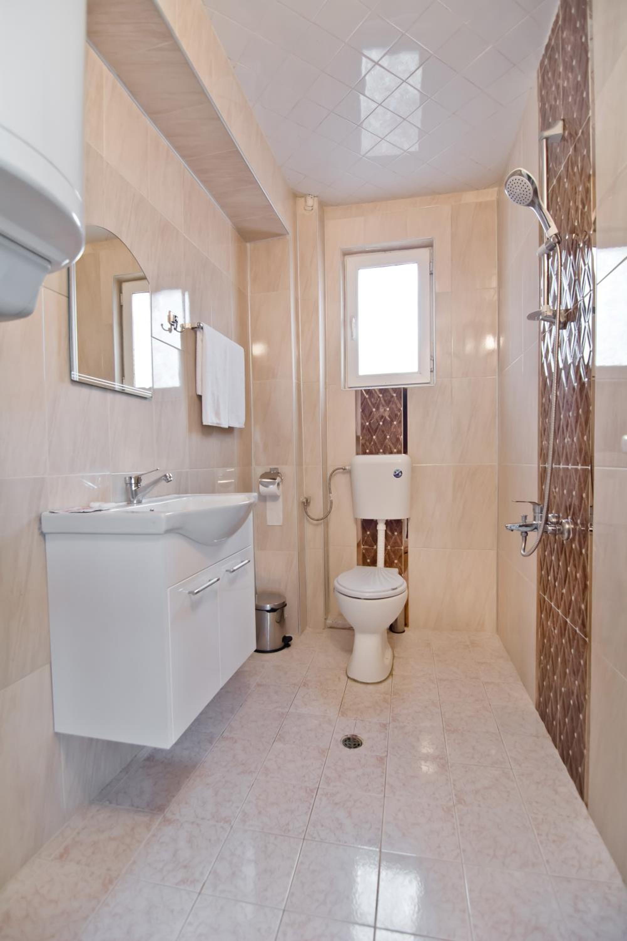 Double Room with Balcony (2 Adults + 1 Child) - Photo 13