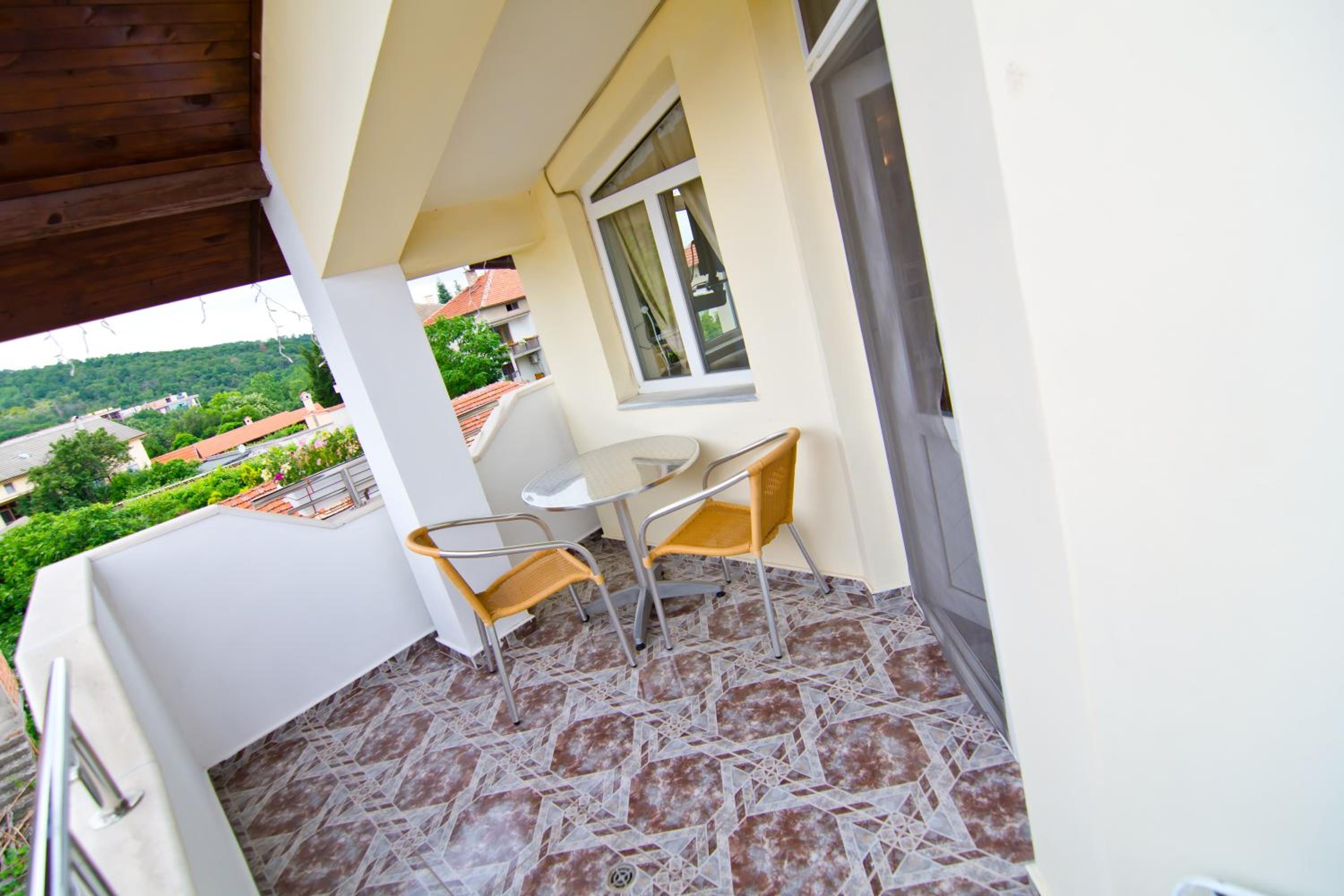 Double Room with Balcony (2 Adults + 1 Child) - Photo 5