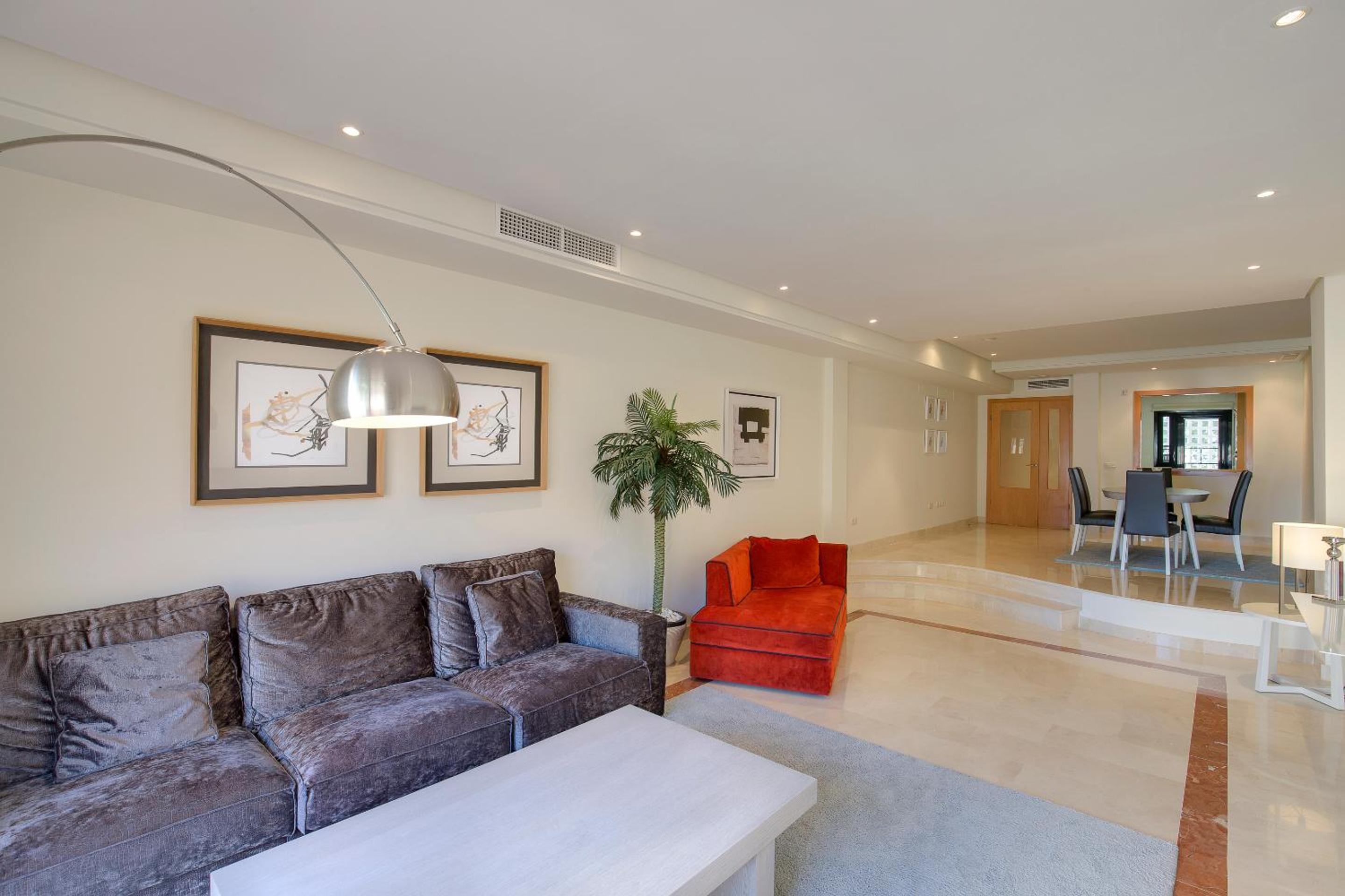 Apartamento de dos habitaciones con terraza y estacionamiento