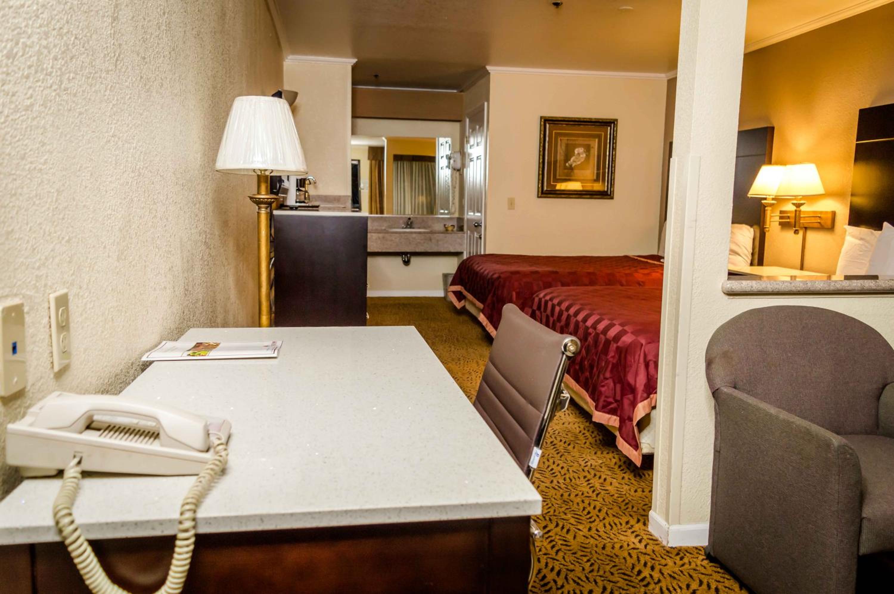 Two Queen Suite - Photo 7