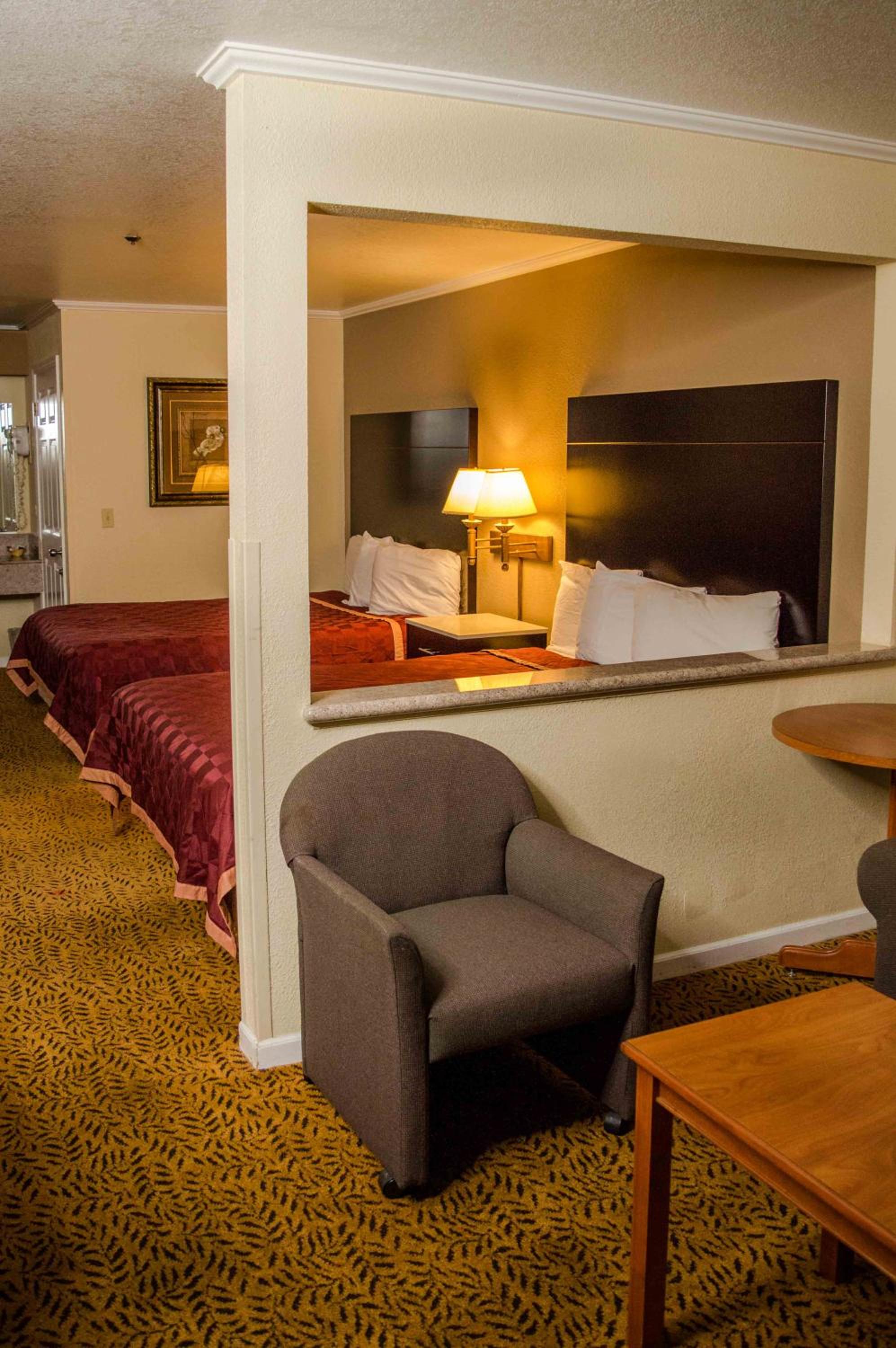 Two Queen Suite - Photo 5