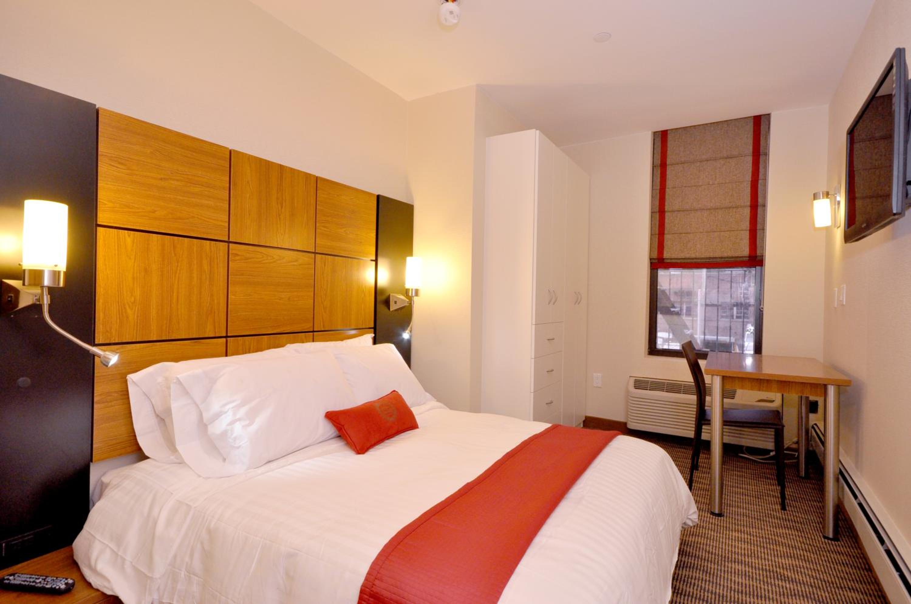 Deluxe Queen Room photo 2